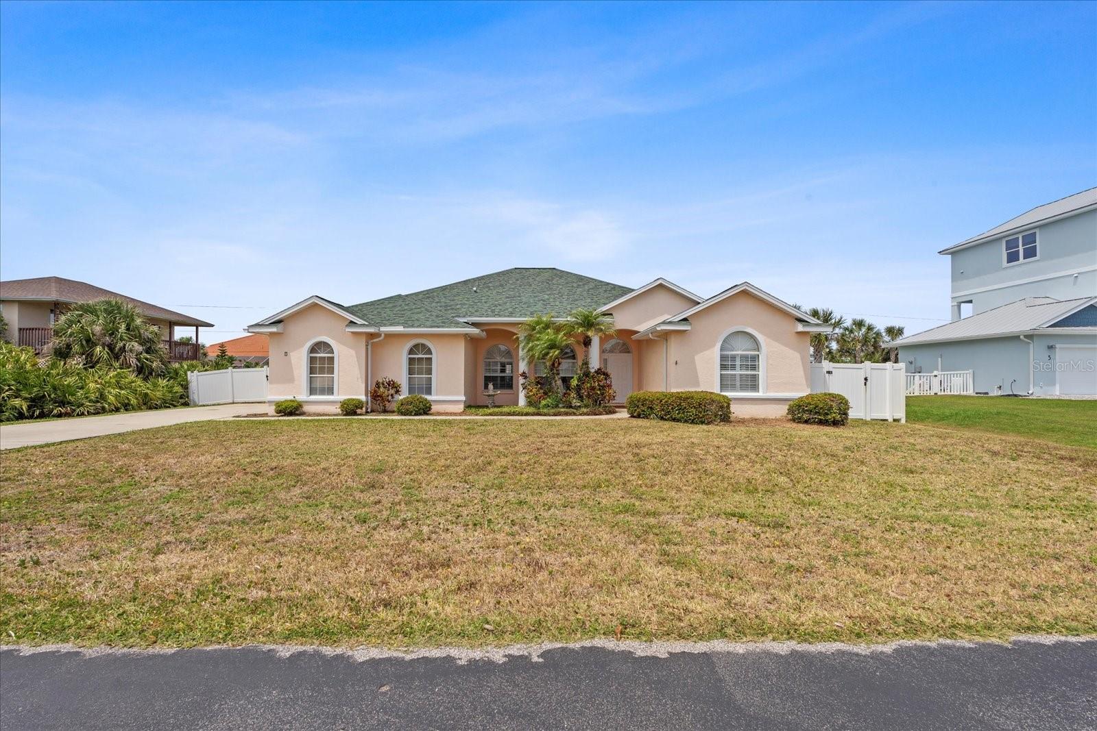 Image 11 of 46 For 7 Beachside Drive