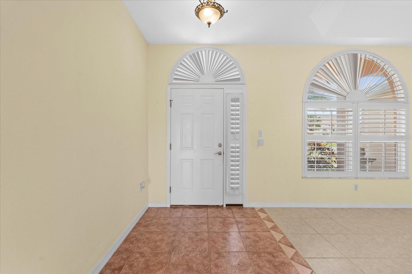 Image 15 of 46 For 7 Beachside Drive