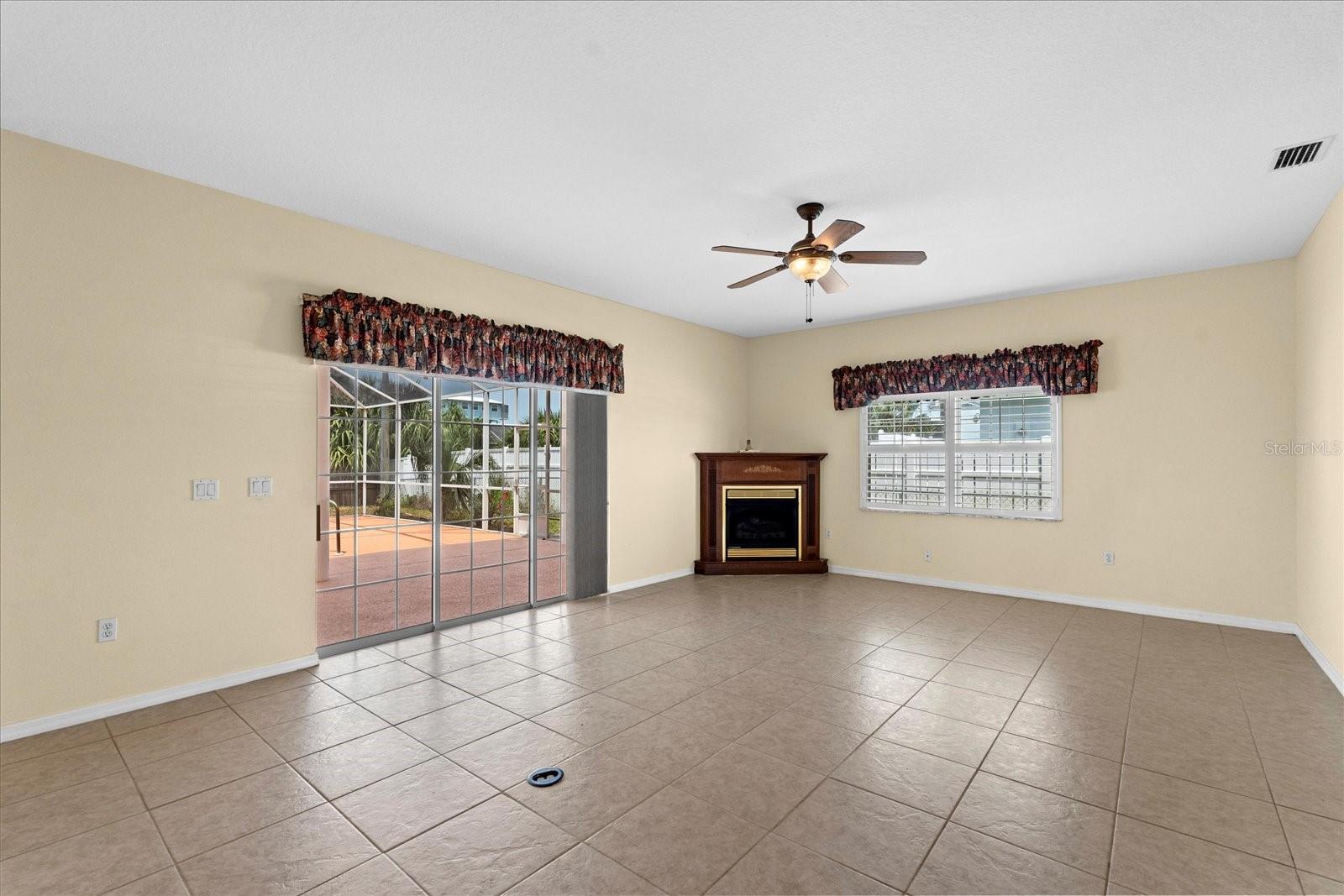 Image 17 of 46 For 7 Beachside Drive