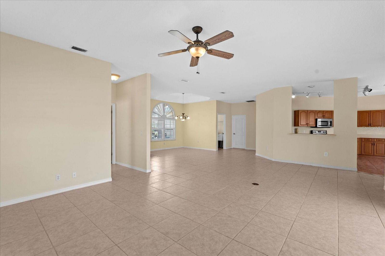 Image 19 of 46 For 7 Beachside Drive