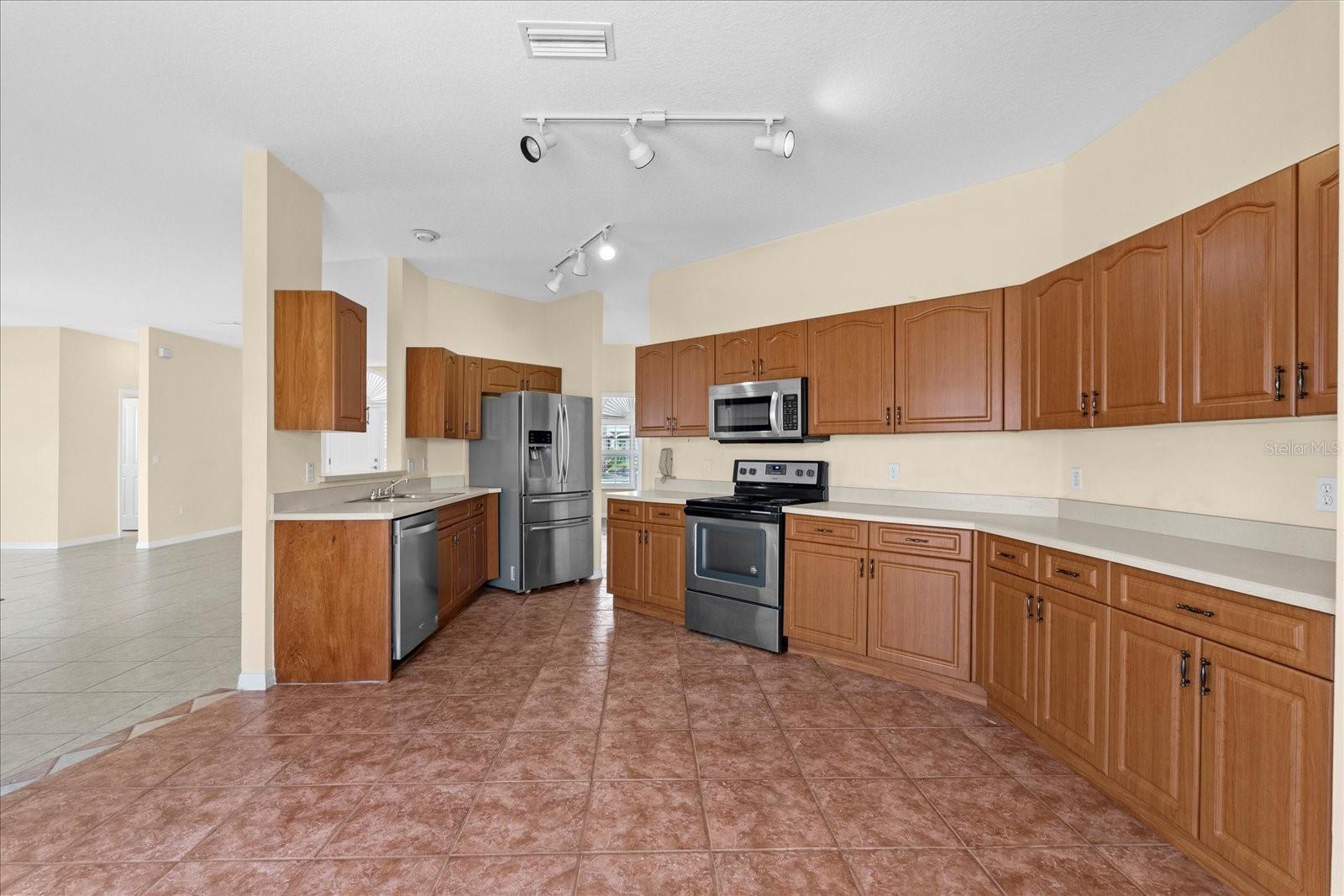 Image 26 of 46 For 7 Beachside Drive