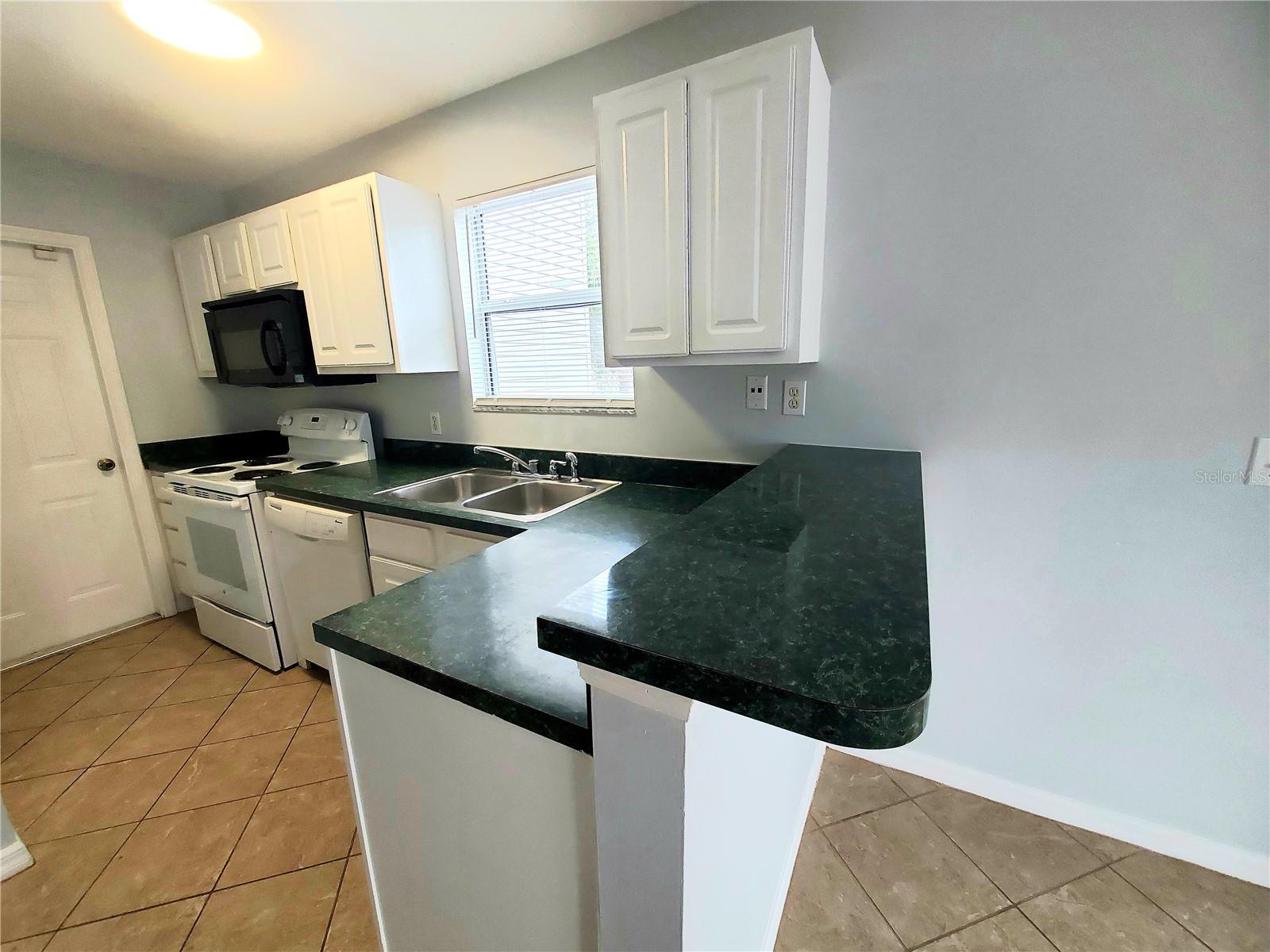 Image 8 of 19 For 75 Atlantic Oaks Circle B