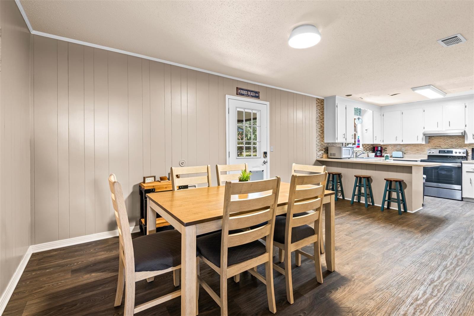 Image 10 of 45 For 1040 Jocelin Road