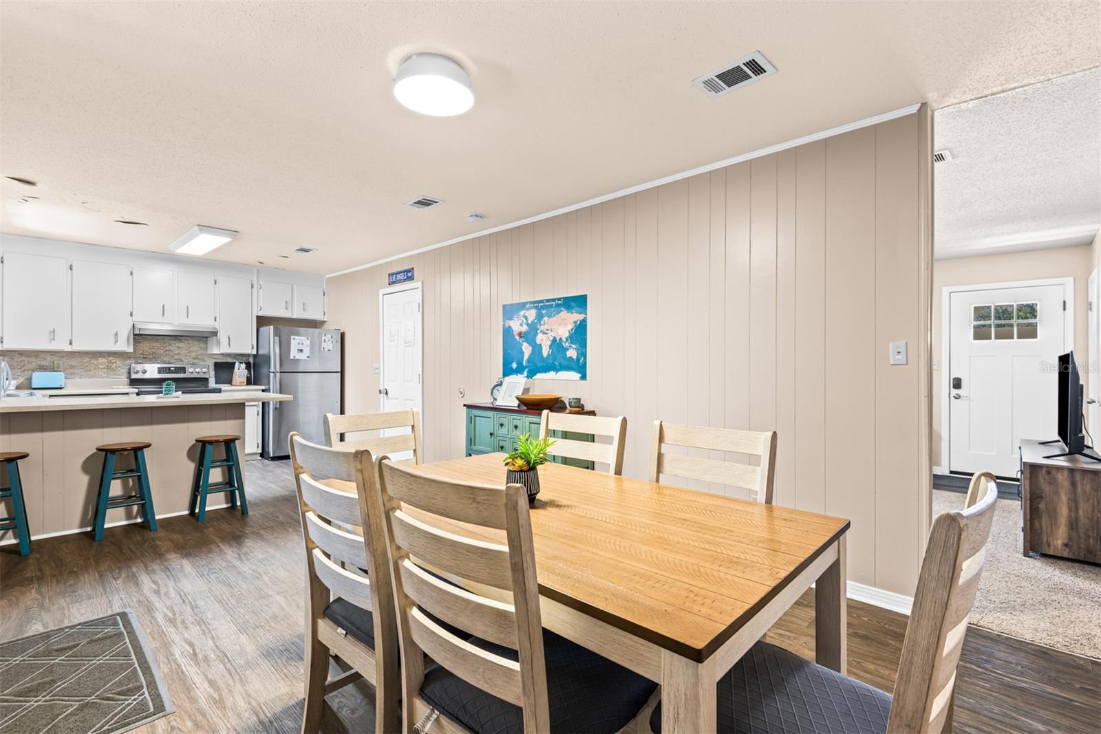 Image 12 of 45 For 1040 Jocelin Road