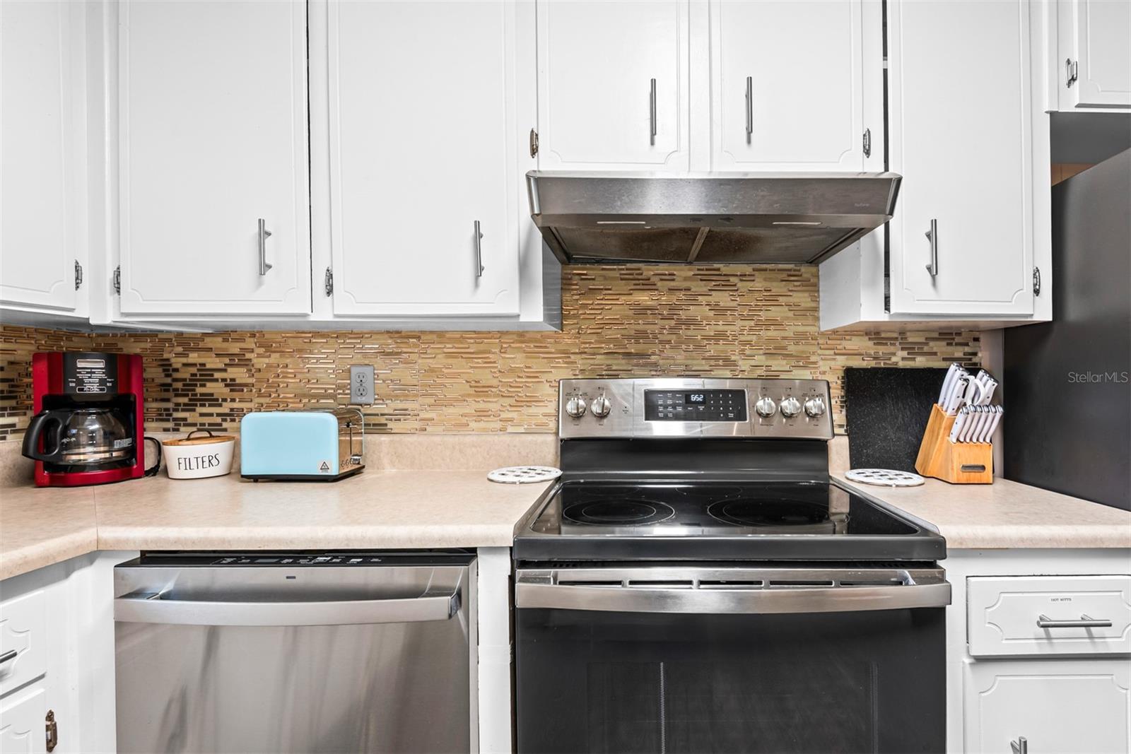 Image 15 of 45 For 1040 Jocelin Road