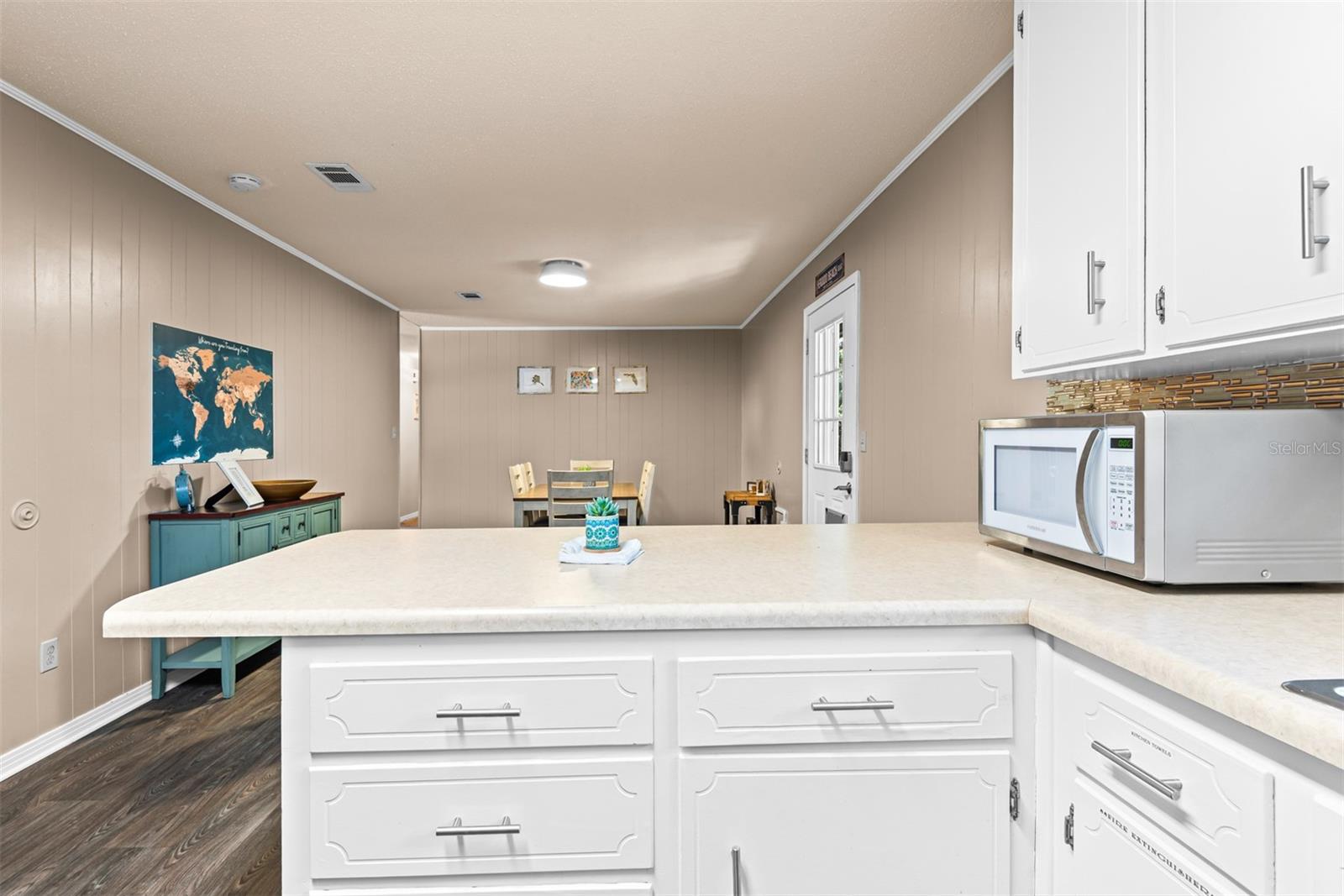 Image 16 of 45 For 1040 Jocelin Road