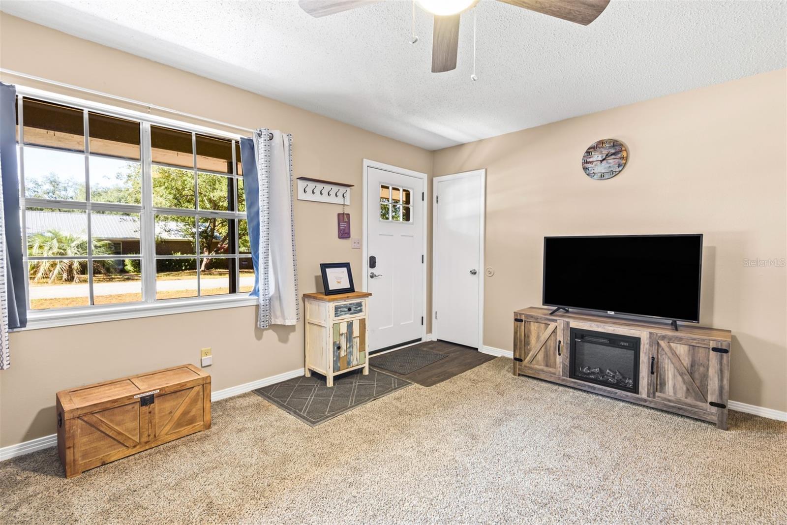 Image 8 of 45 For 1040 Jocelin Road