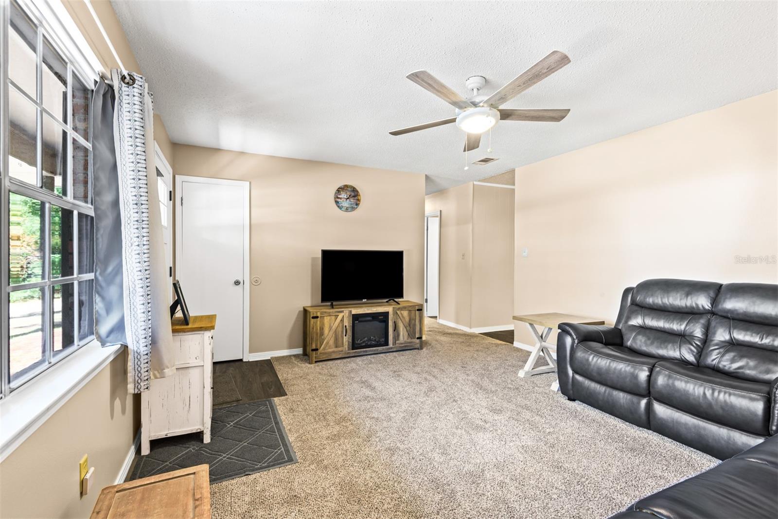 Image 9 of 45 For 1040 Jocelin Road