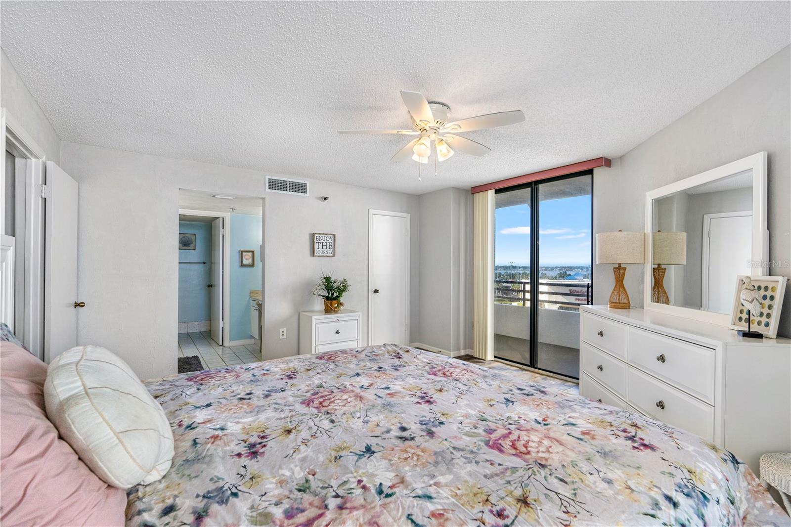 Image 14 of 52 For 3013 Atlantic Avenue 4070