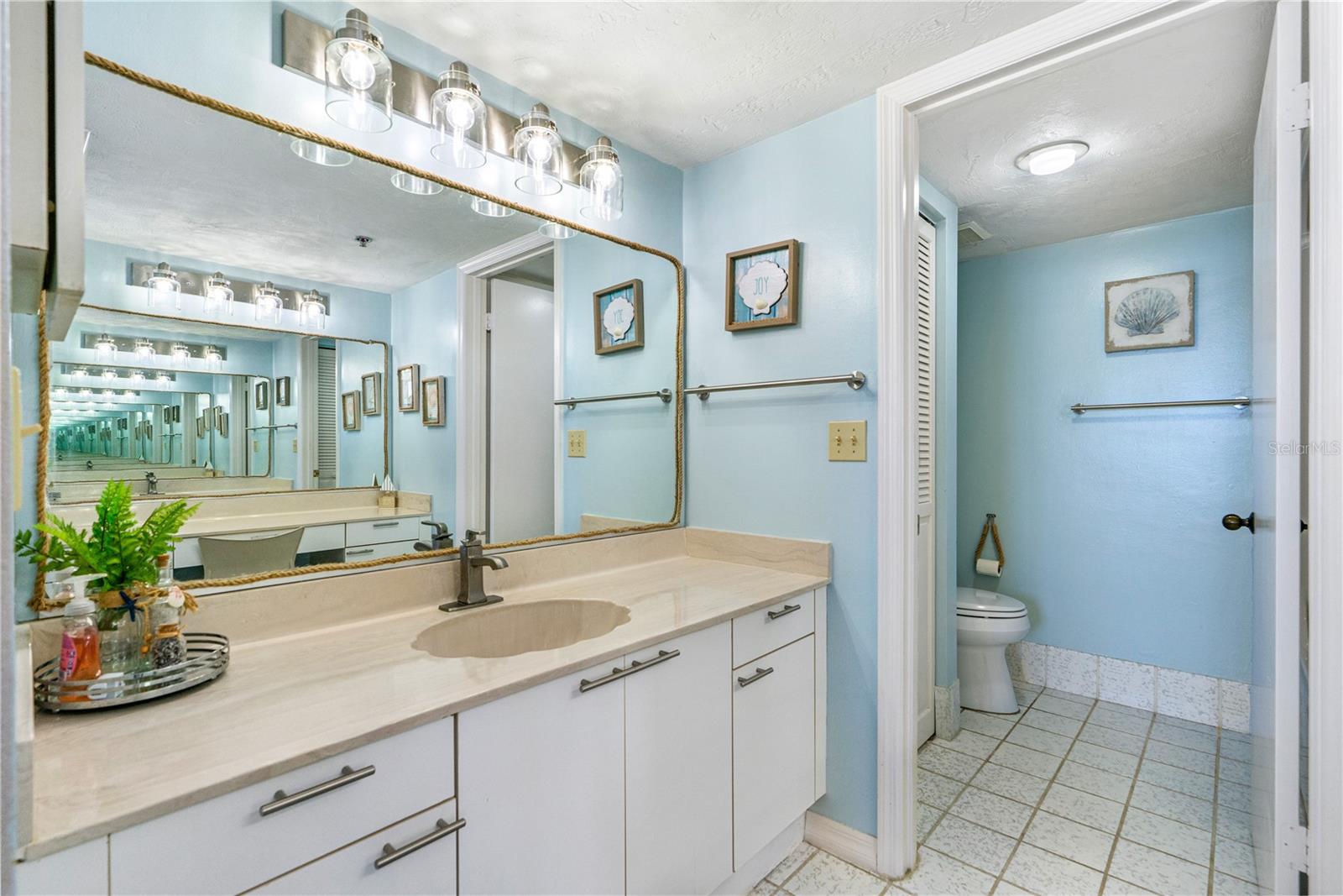 Image 16 of 52 For 3013 Atlantic Avenue 4070