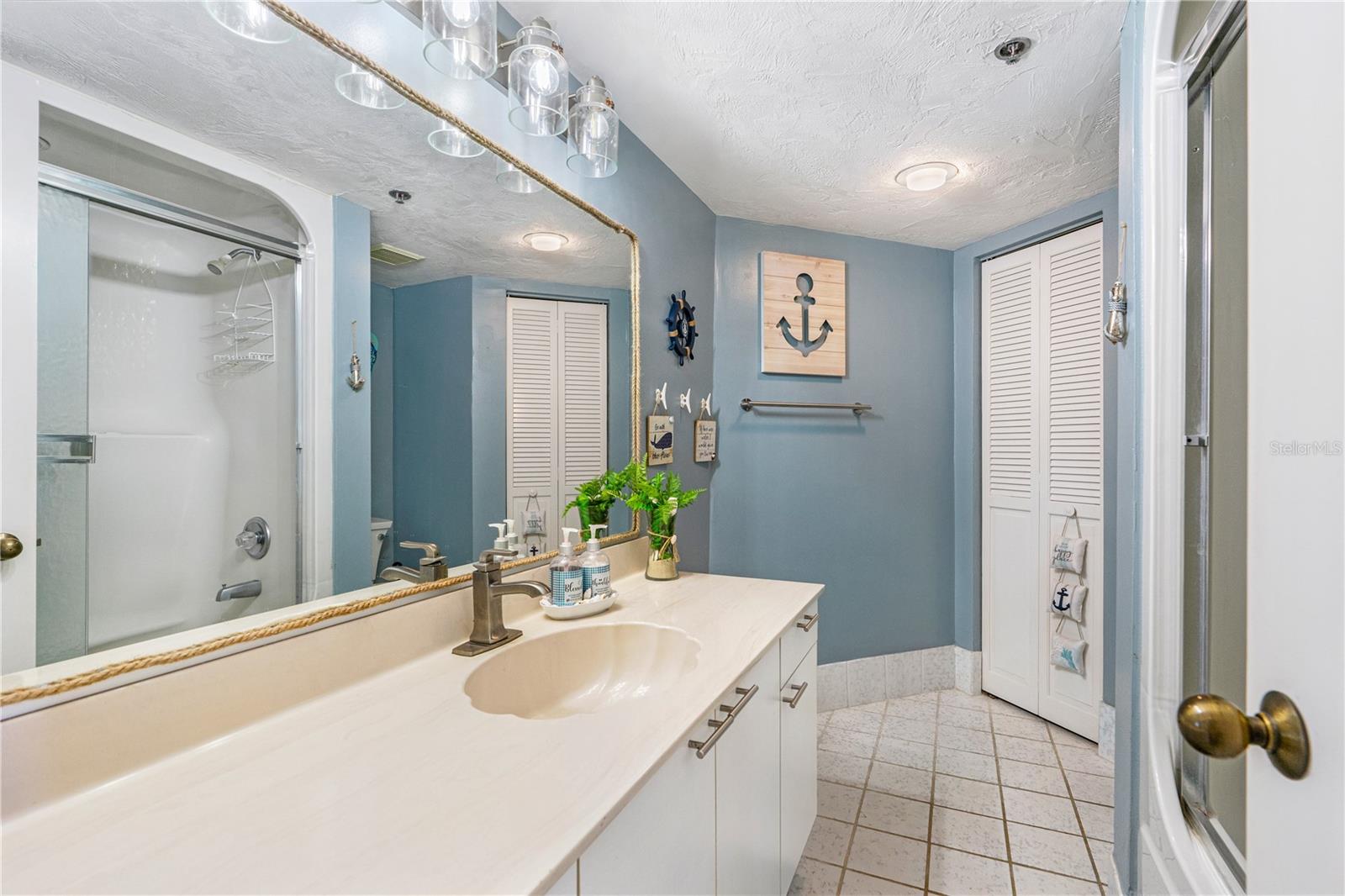 Image 21 of 52 For 3013 Atlantic Avenue 4070