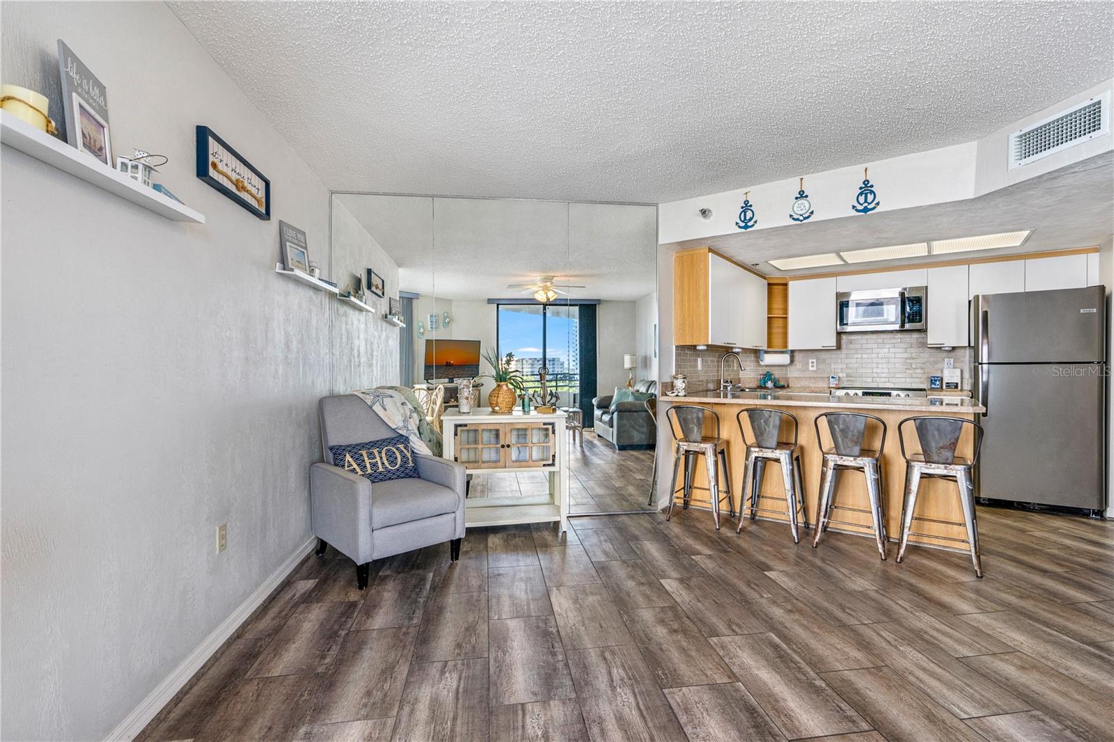 Image 8 of 52 For 3013 Atlantic Avenue 4070