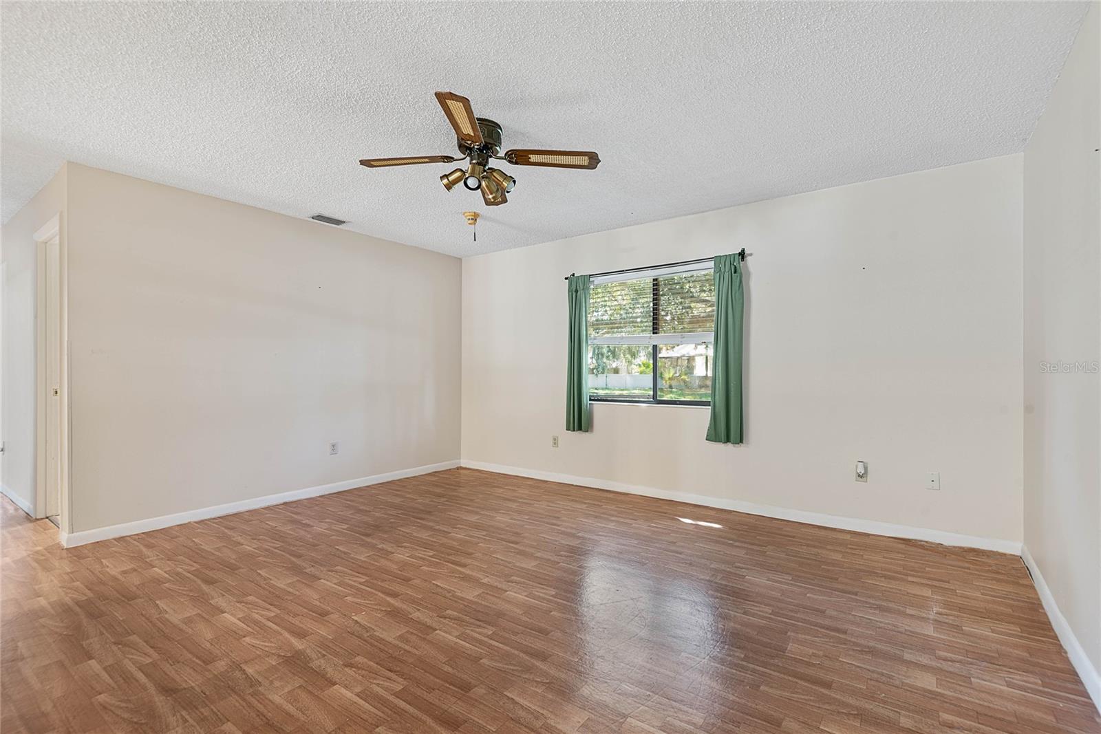 Image 14 of 65 For 2 Black Oak Court