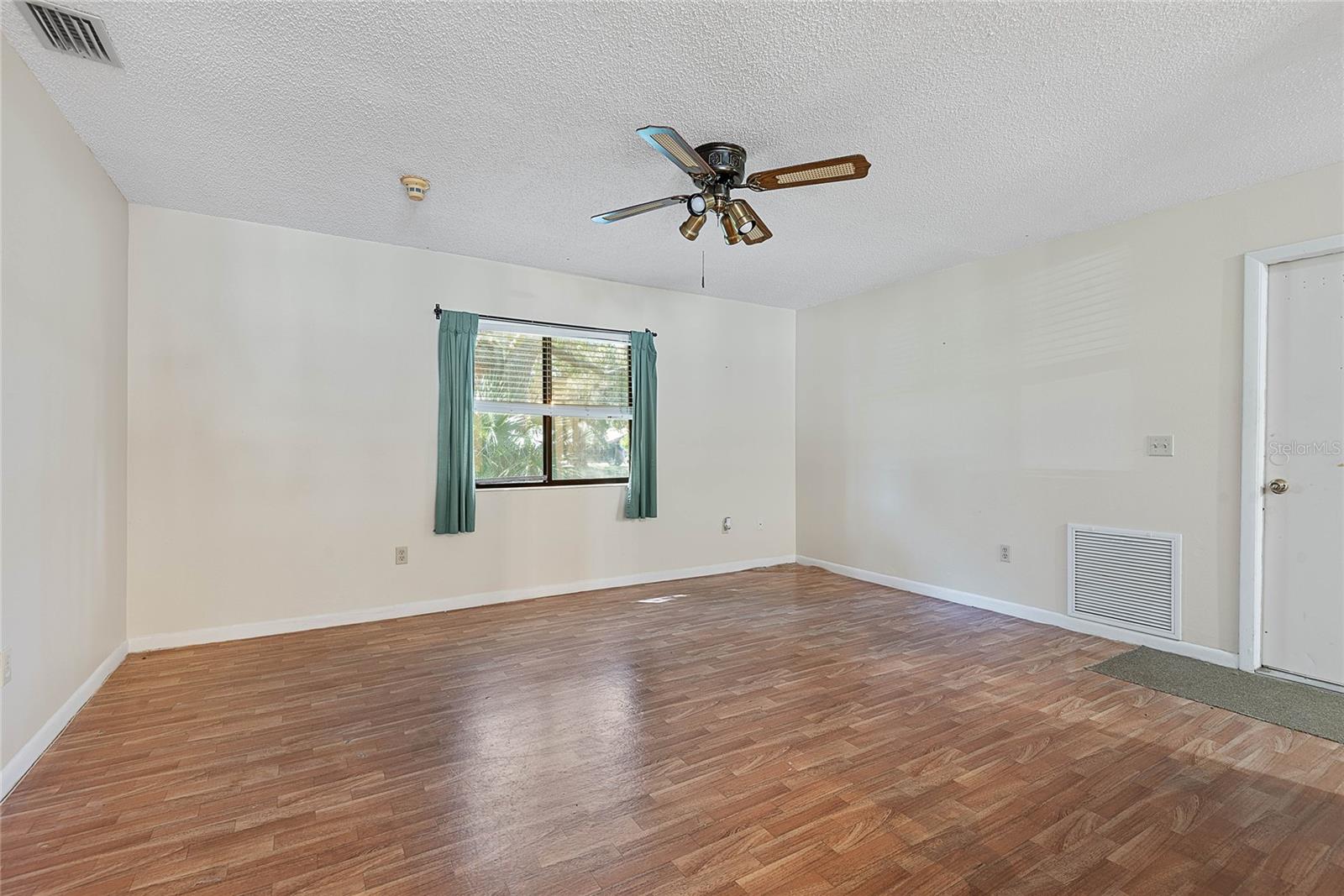 Image 15 of 65 For 2 Black Oak Court