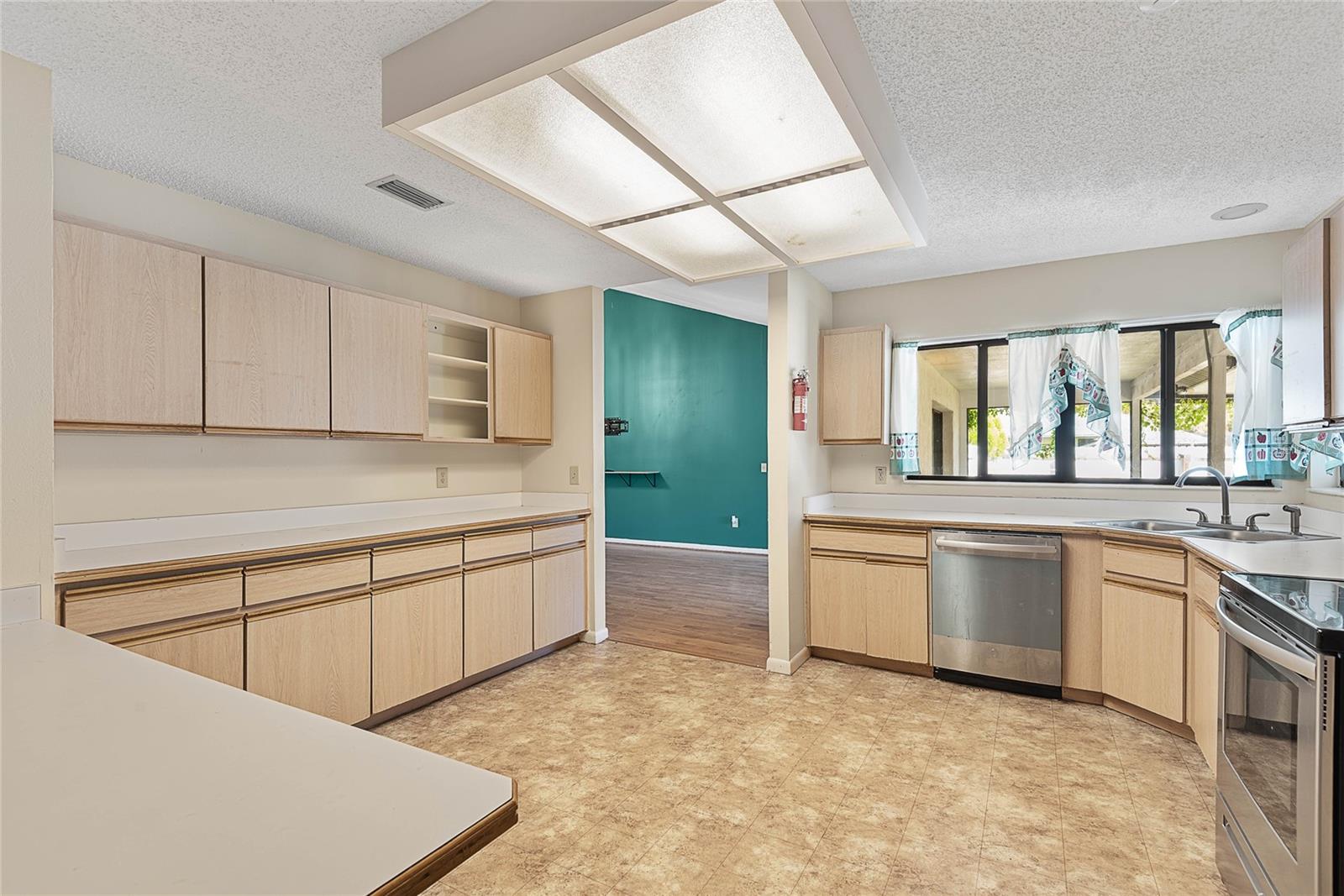 Image 18 of 65 For 2 Black Oak Court