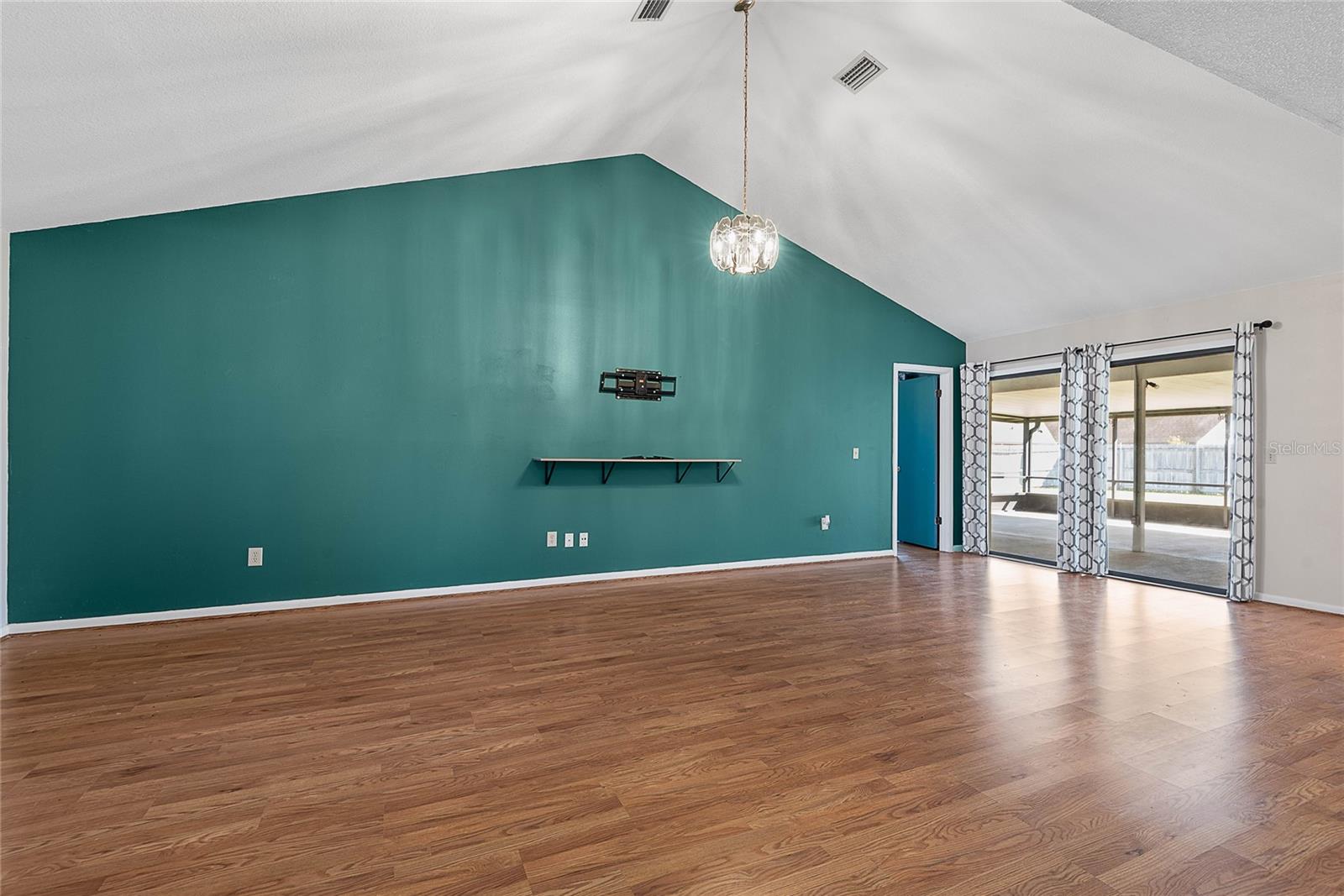 Image 2 of 65 For 2 Black Oak Court