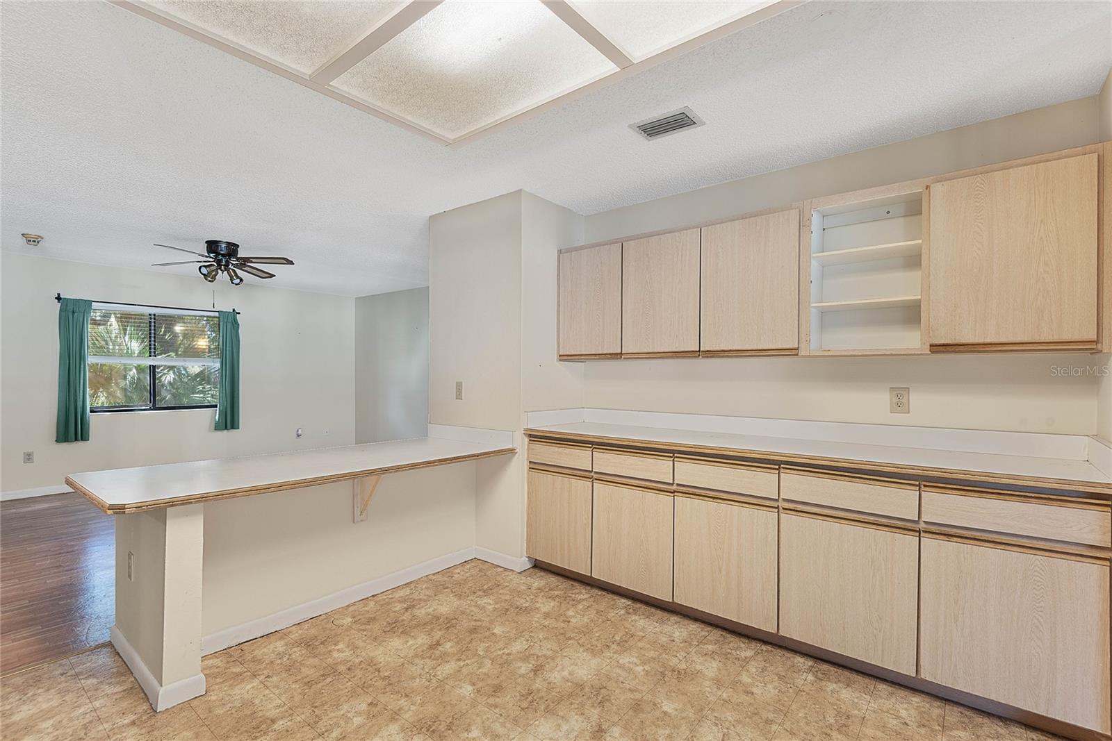 Image 21 of 65 For 2 Black Oak Court