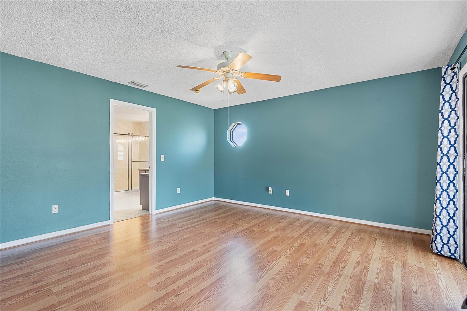 Image 23 of 65 For 2 Black Oak Court