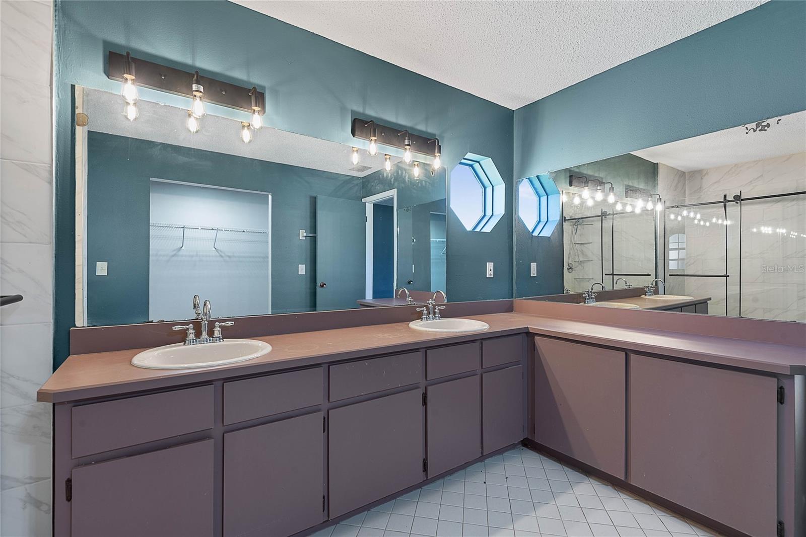 Image 28 of 65 For 2 Black Oak Court