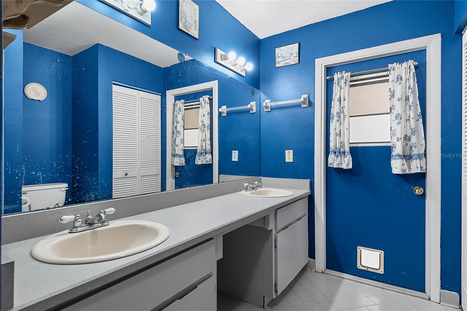 Image 34 of 65 For 2 Black Oak Court