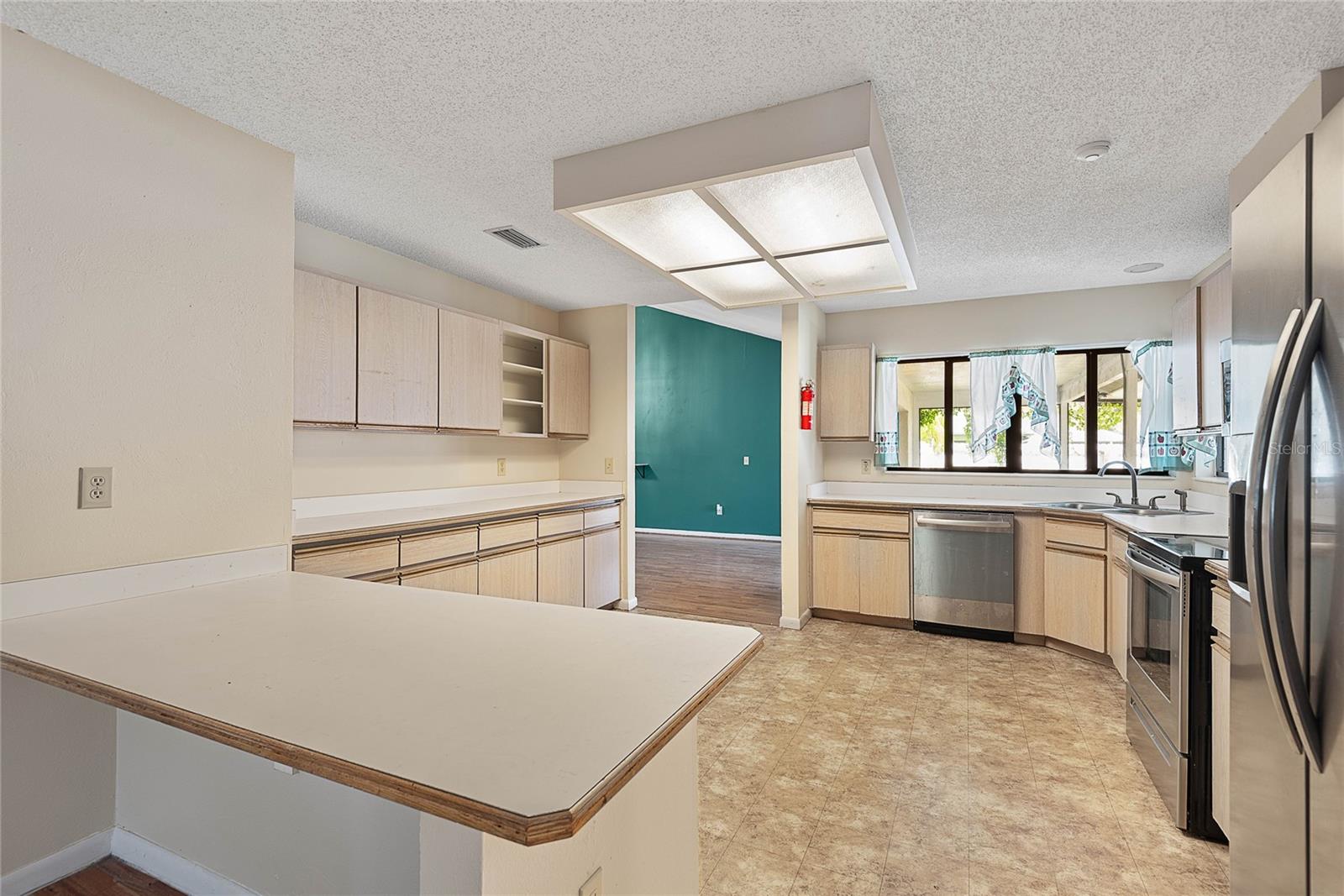 Image 4 of 65 For 2 Black Oak Court