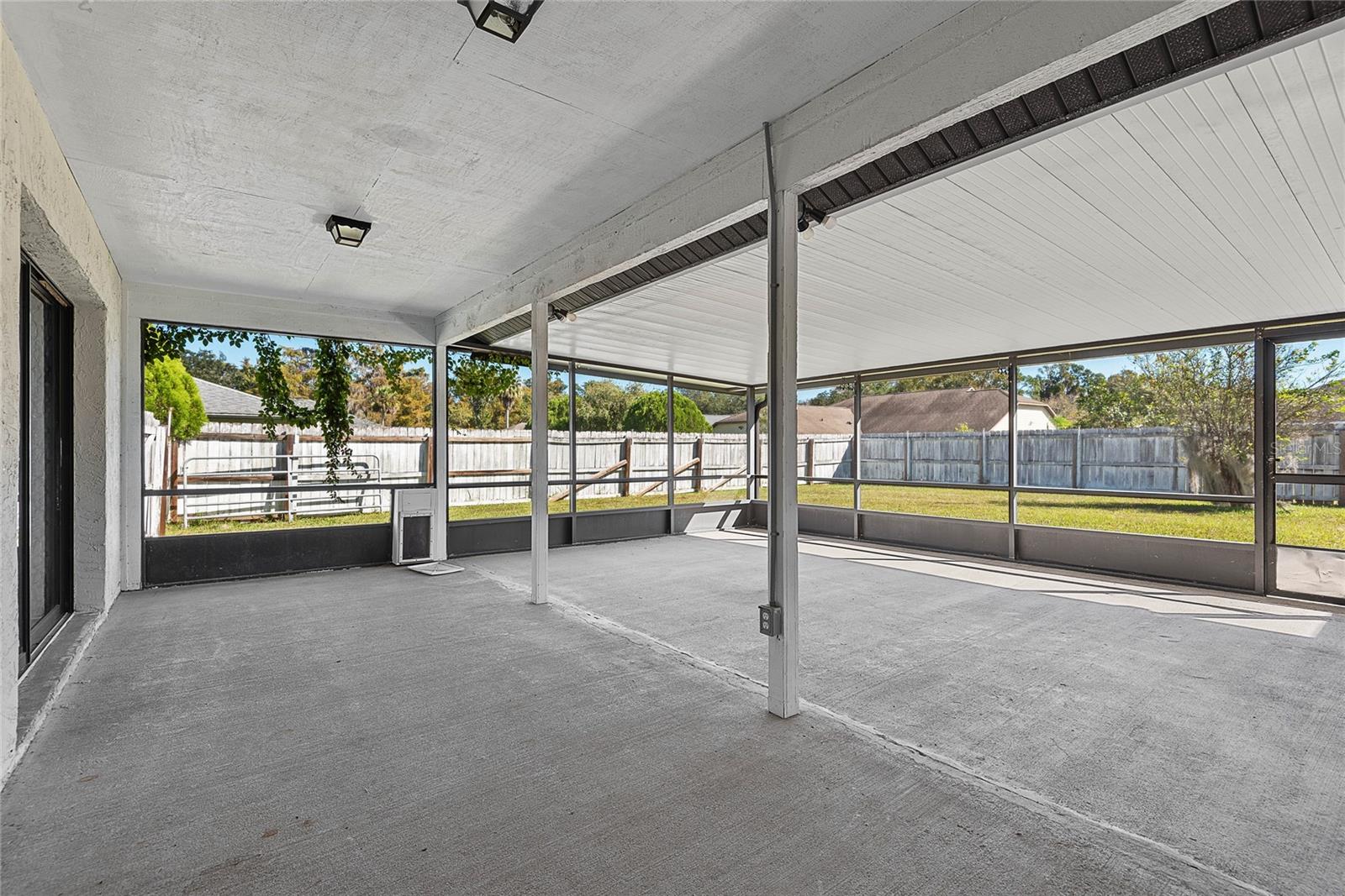 Image 40 of 65 For 2 Black Oak Court