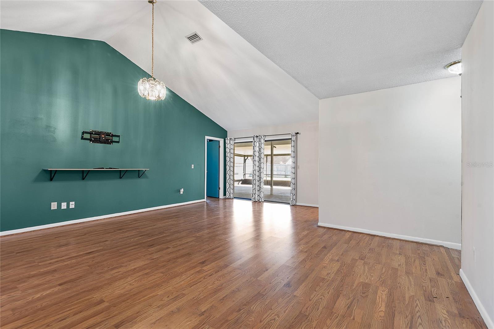 Image 6 of 65 For 2 Black Oak Court