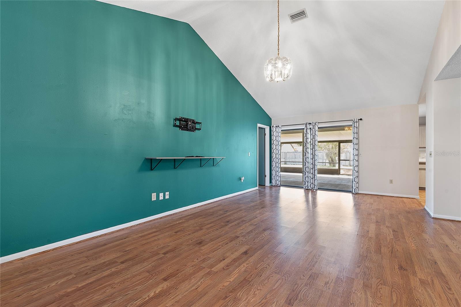 Image 7 of 65 For 2 Black Oak Court