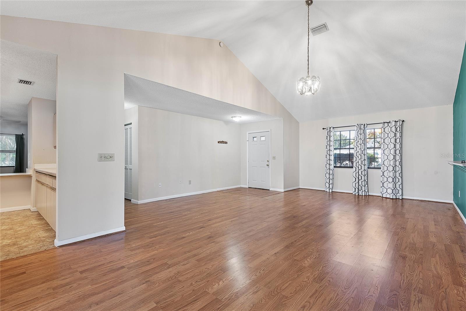 Image 9 of 65 For 2 Black Oak Court