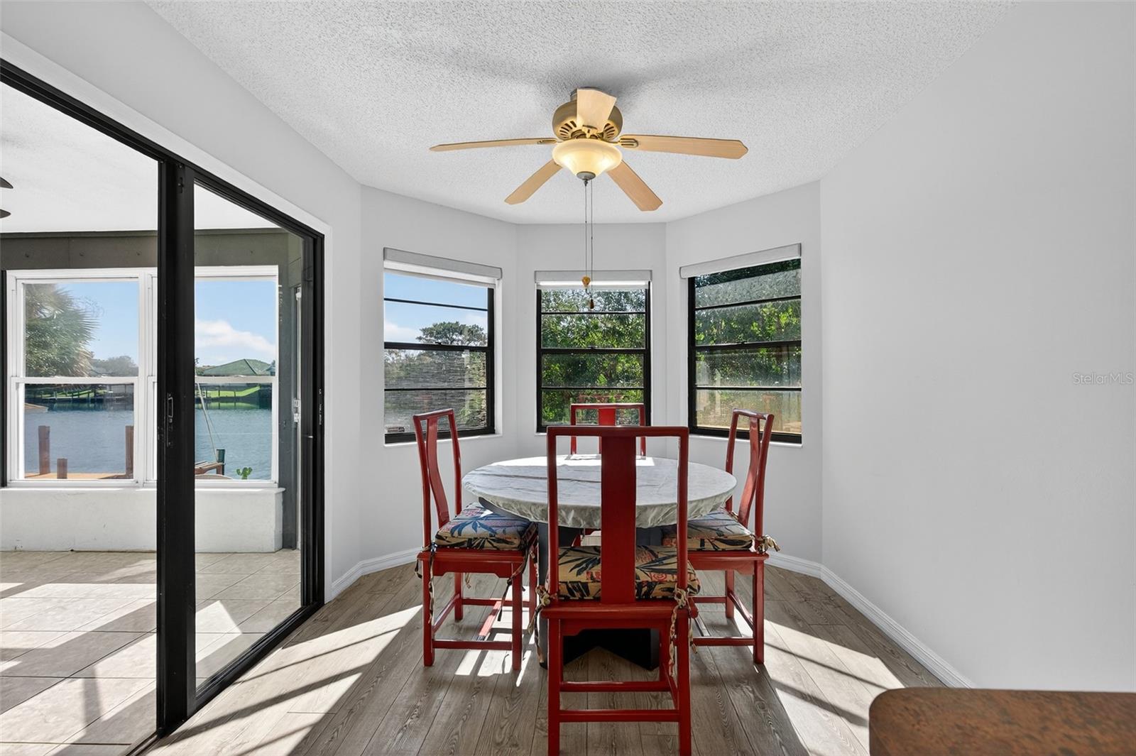 Image 17 of 43 For 4 Cedar Hollow Court