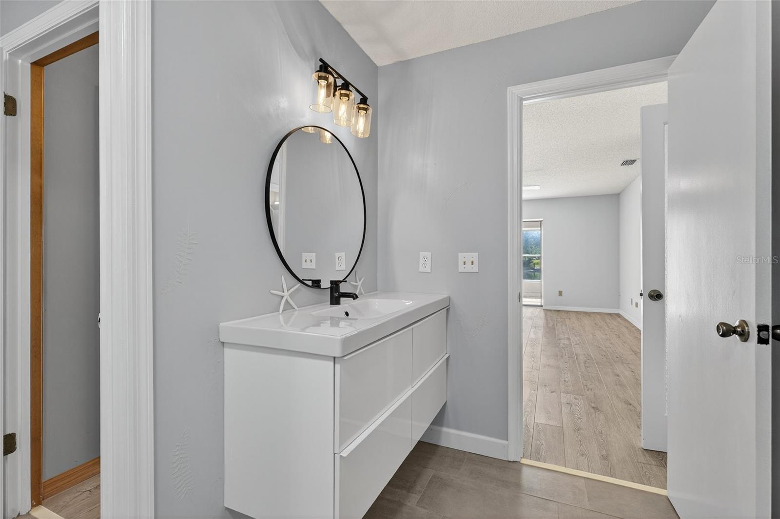 Image 25 of 43 For 4 Cedar Hollow Court