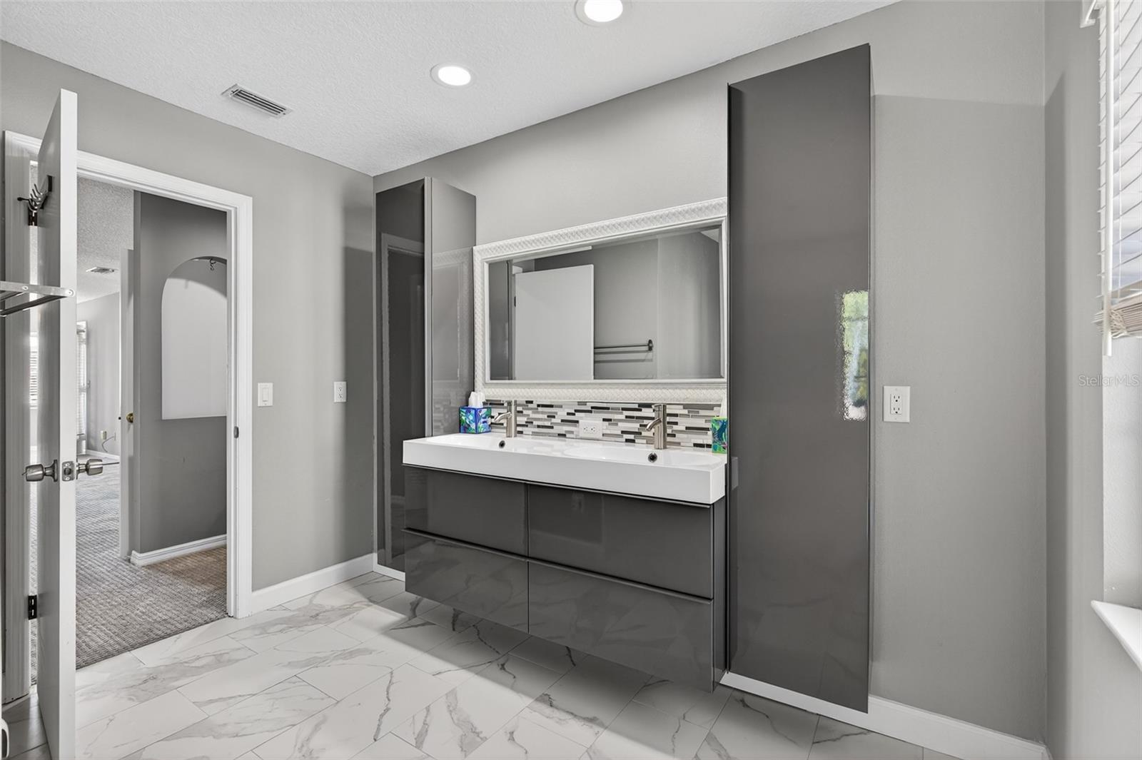 Image 31 of 43 For 4 Cedar Hollow Court