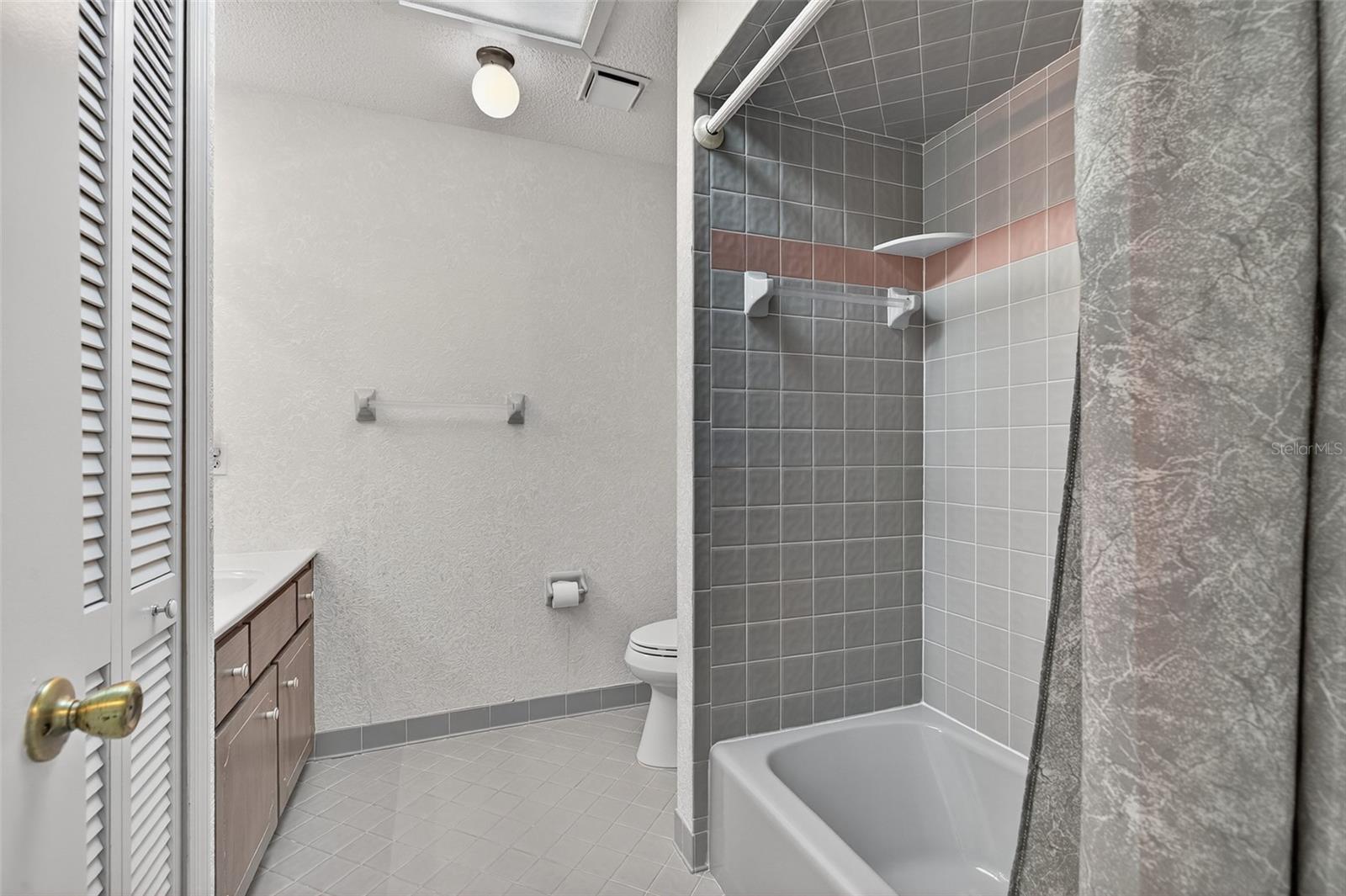 Image 37 of 43 For 4 Cedar Hollow Court