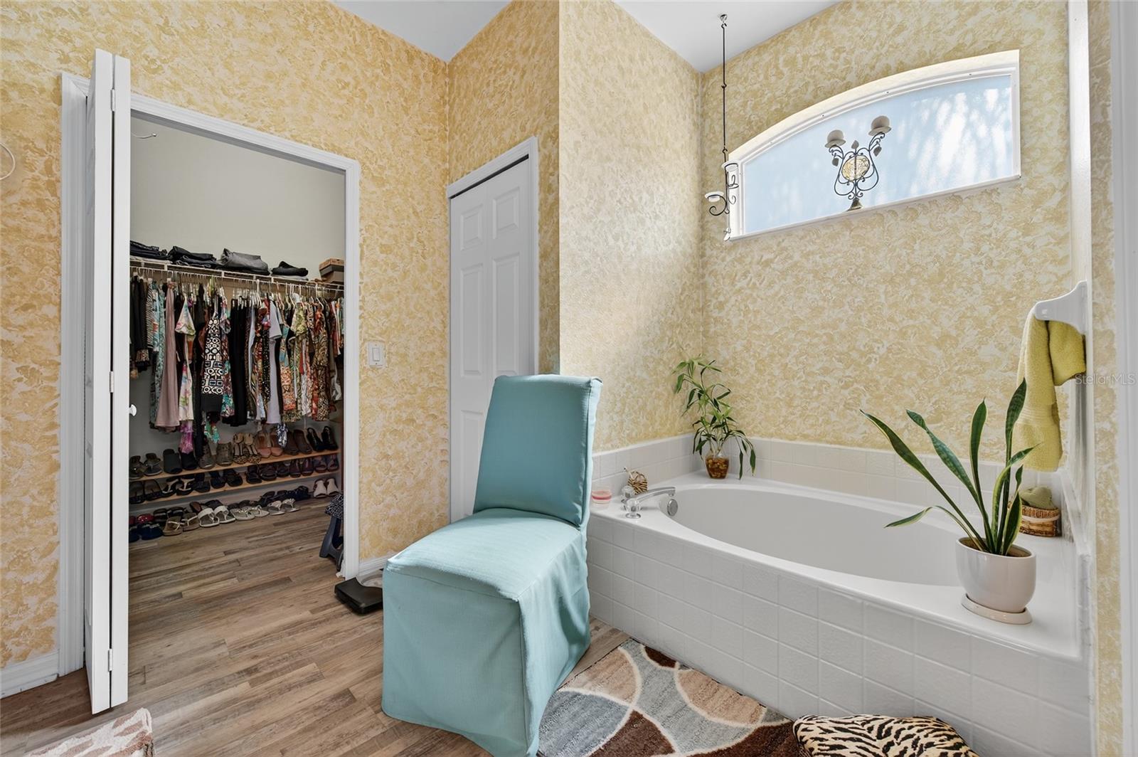 Image 14 of 27 For 42 Buffalo Bill Drive