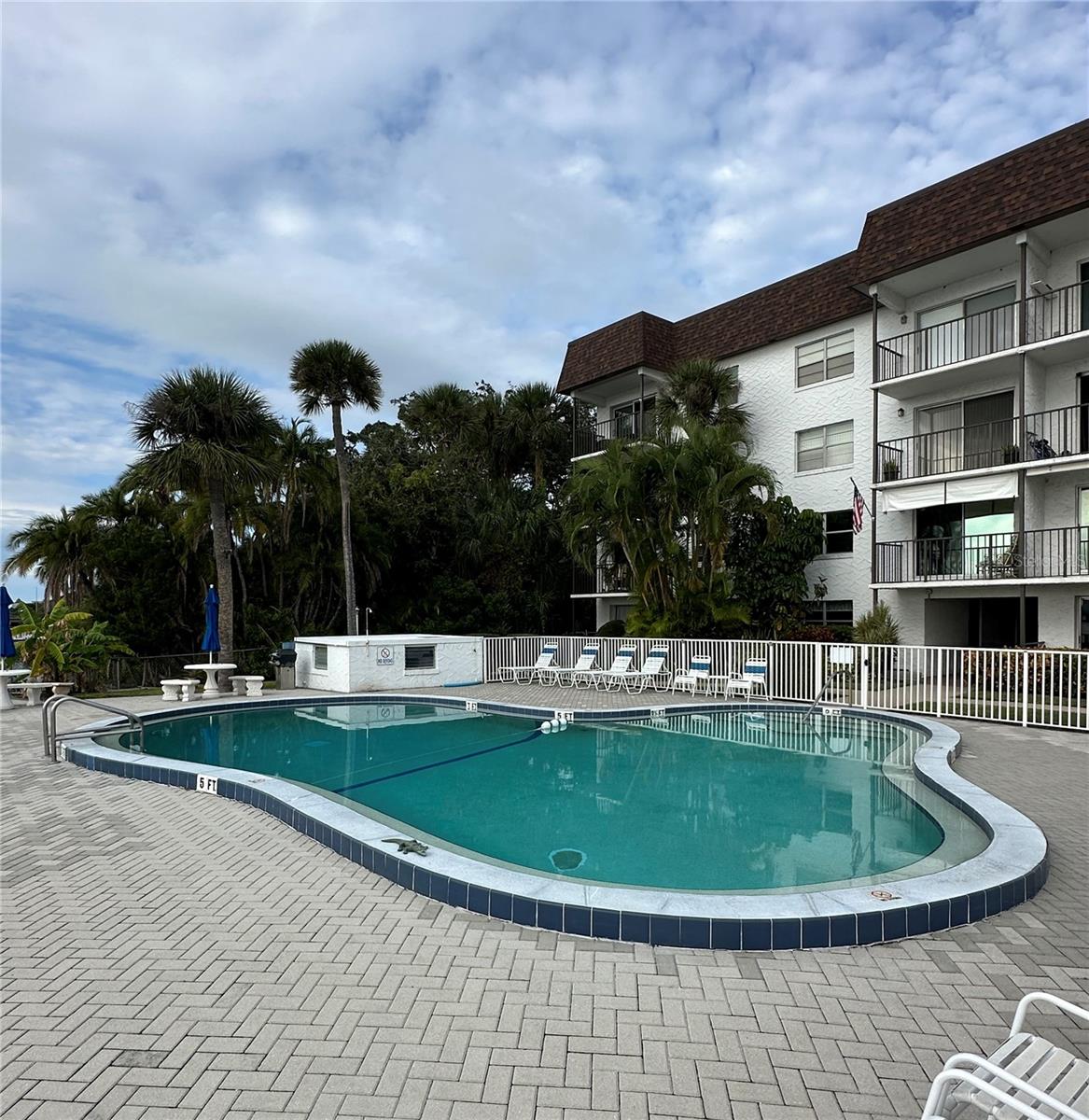 Image 15 of 17 For 118 Halifax Avenue 210