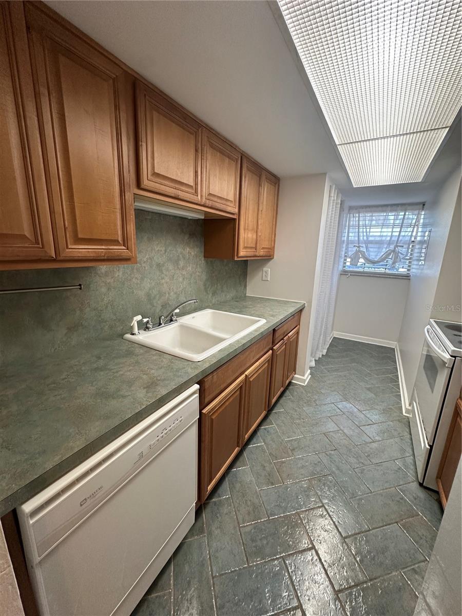 Image 4 of 17 For 118 Halifax Avenue 210