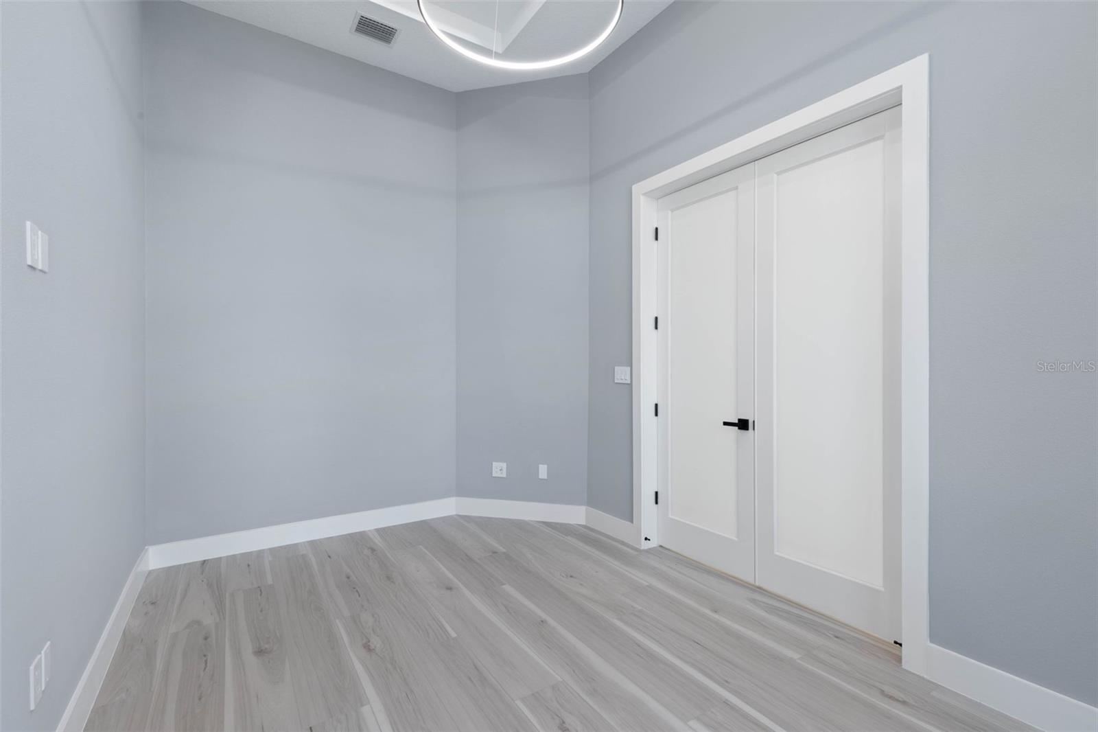 Image 31 of 89 For 10 Colorado Drive