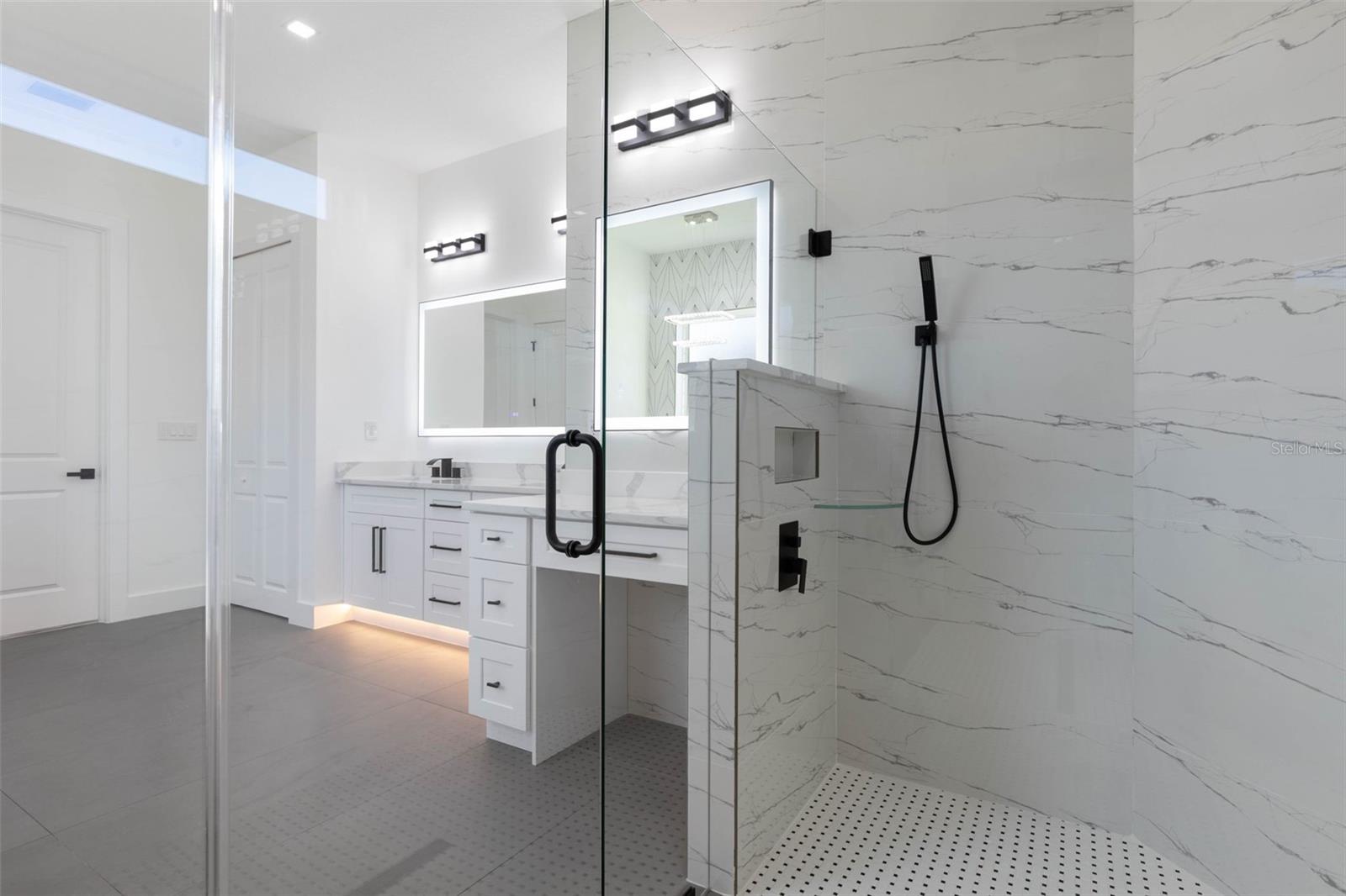 Image 40 of 89 For 10 Colorado Drive