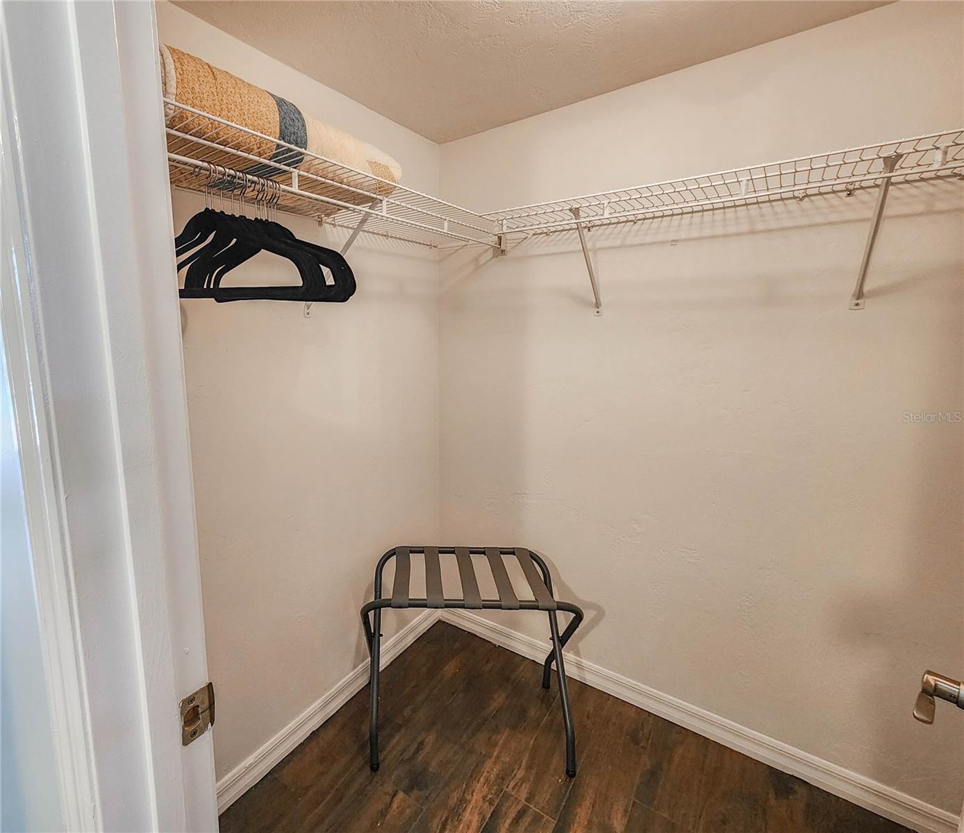 Image 18 of 38 For 5 Crossgate Court W