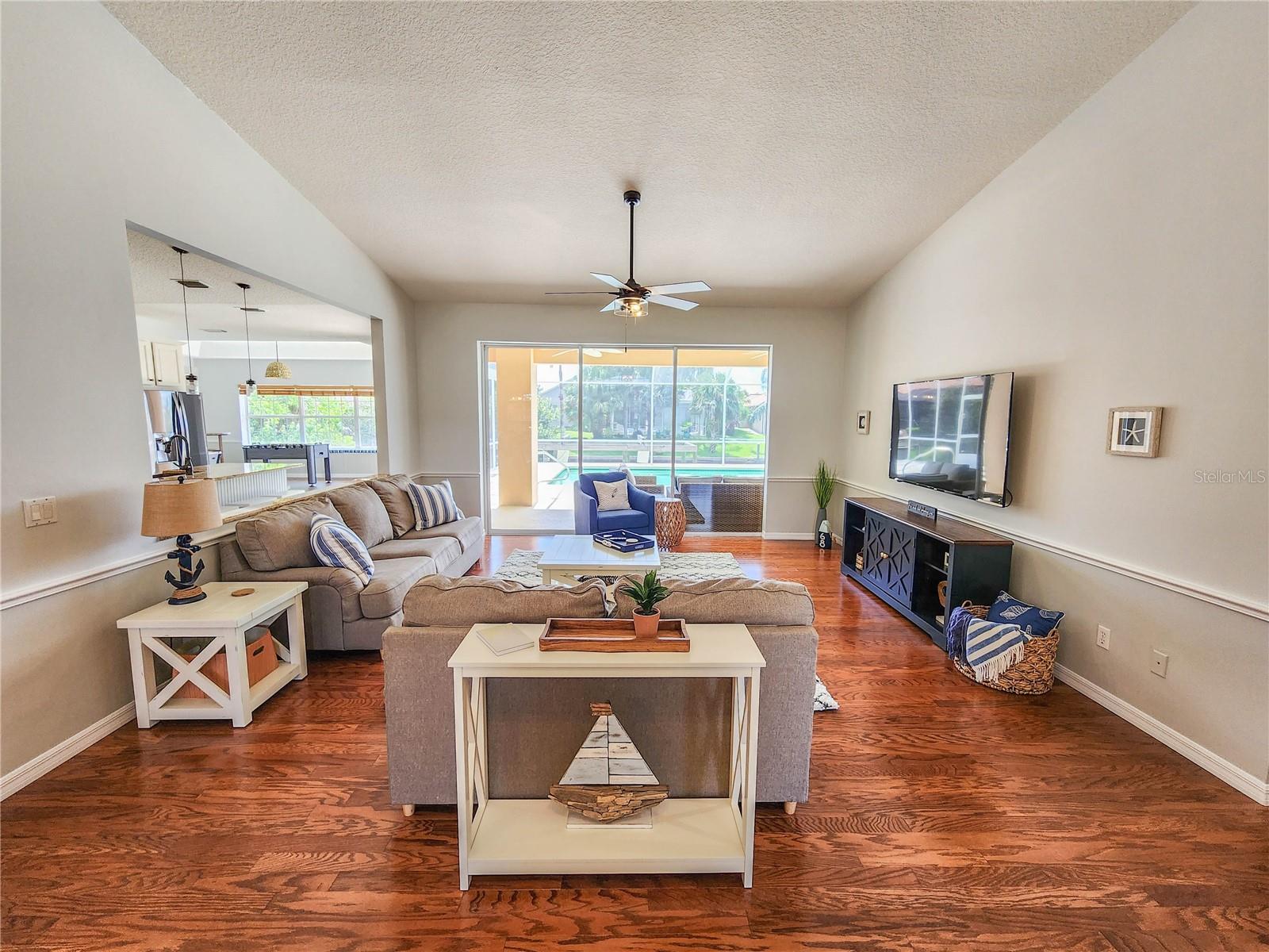 Image 3 of 38 For 5 Crossgate Court W