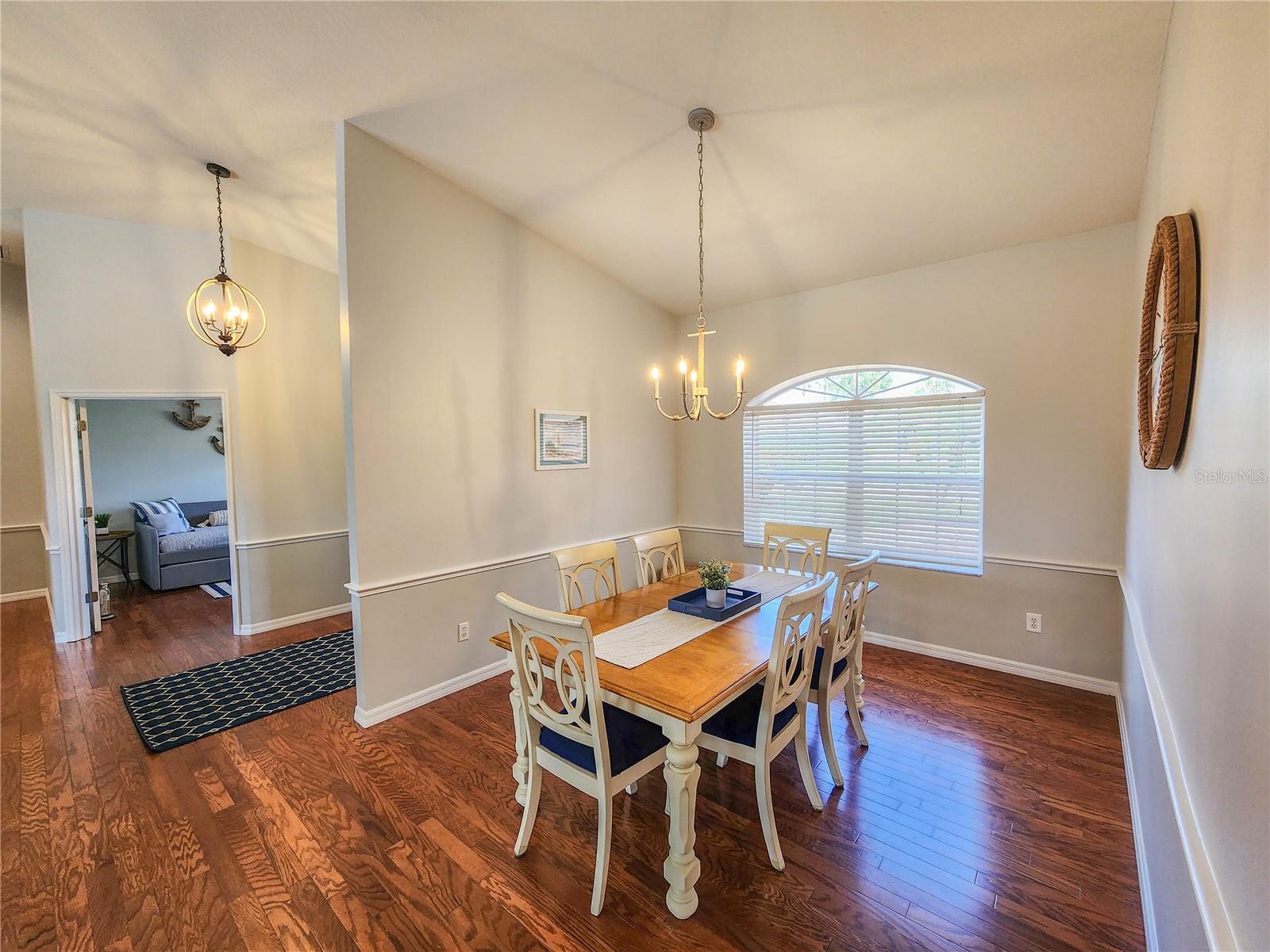 Image 4 of 38 For 5 Crossgate Court W