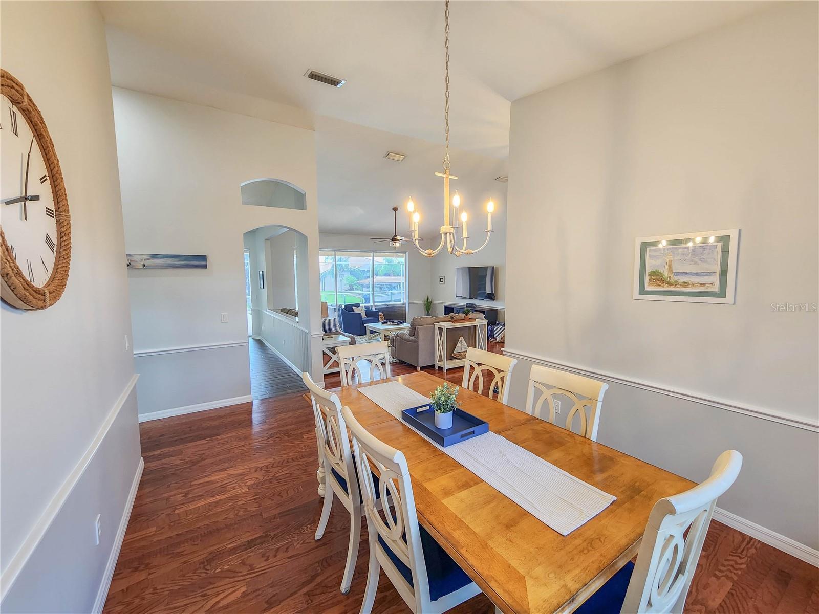 Image 5 of 38 For 5 Crossgate Court W