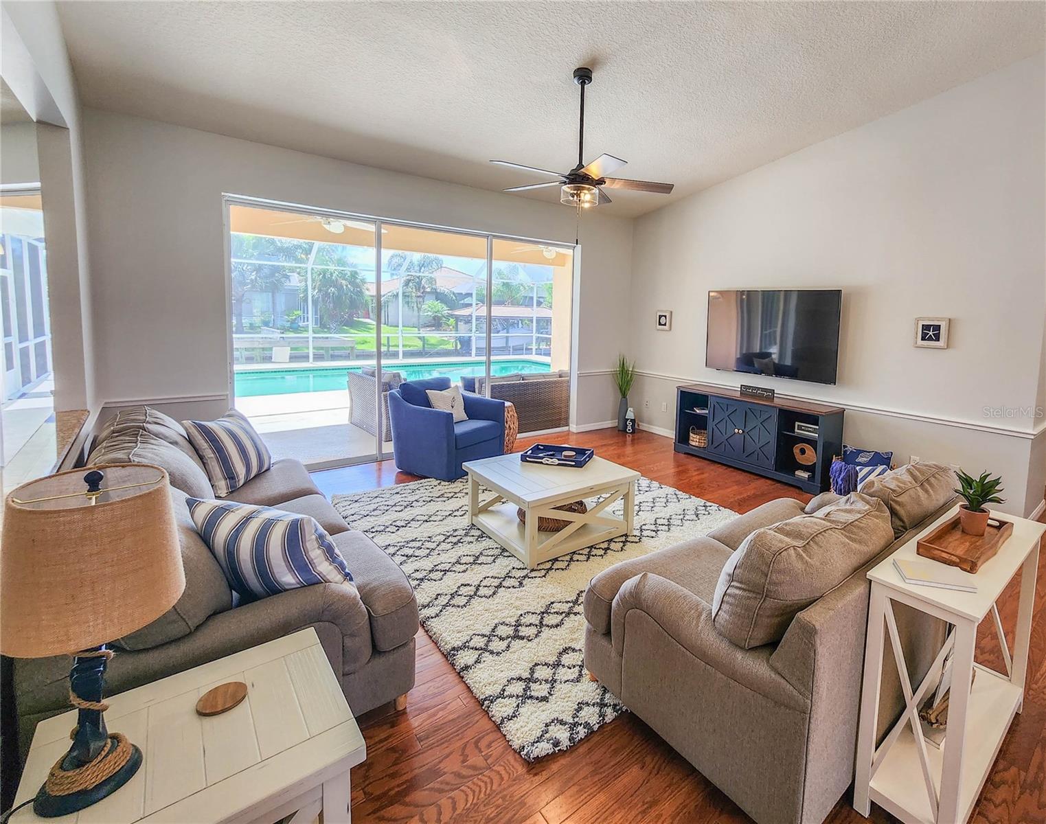 Image 8 of 38 For 5 Crossgate Court W