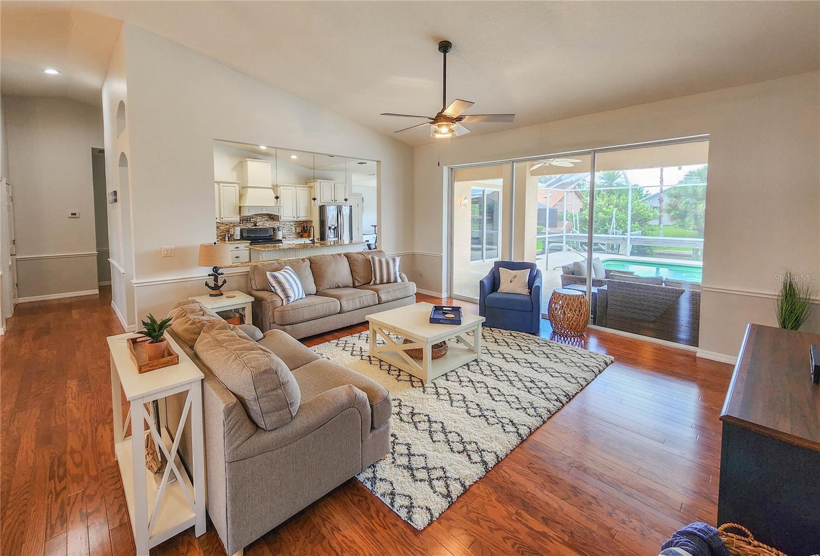 Image 9 of 38 For 5 Crossgate Court W