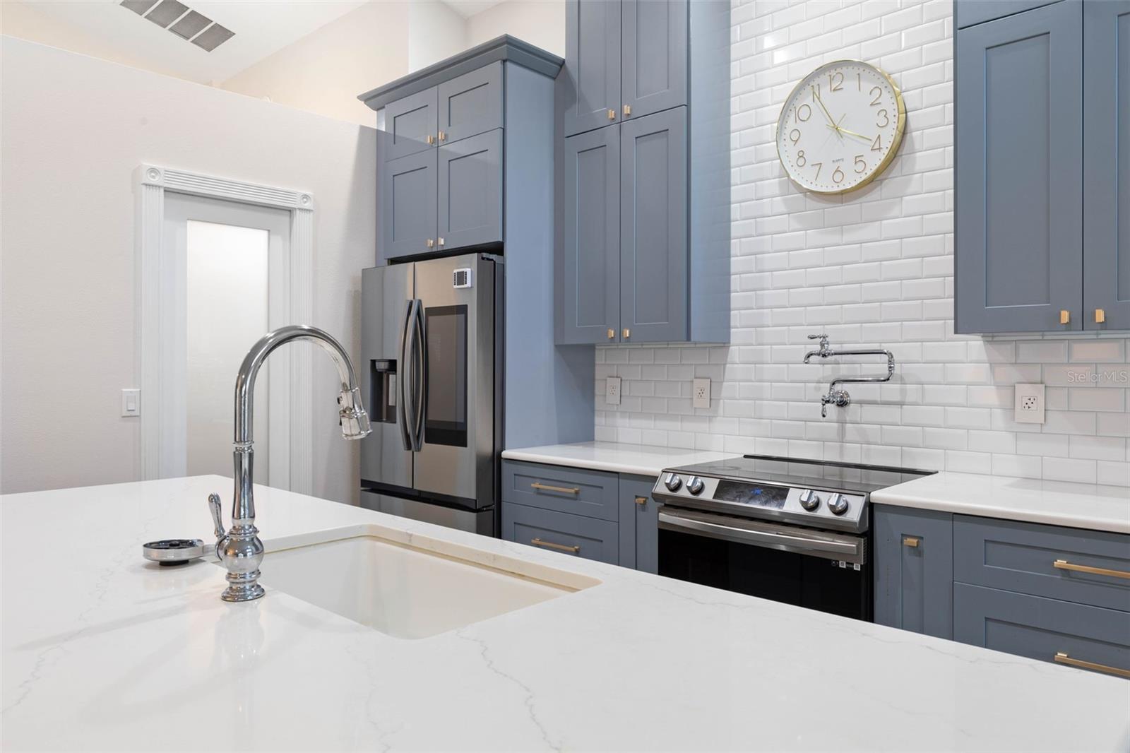 Image 10 of 81 For 2 Gleneagles Place