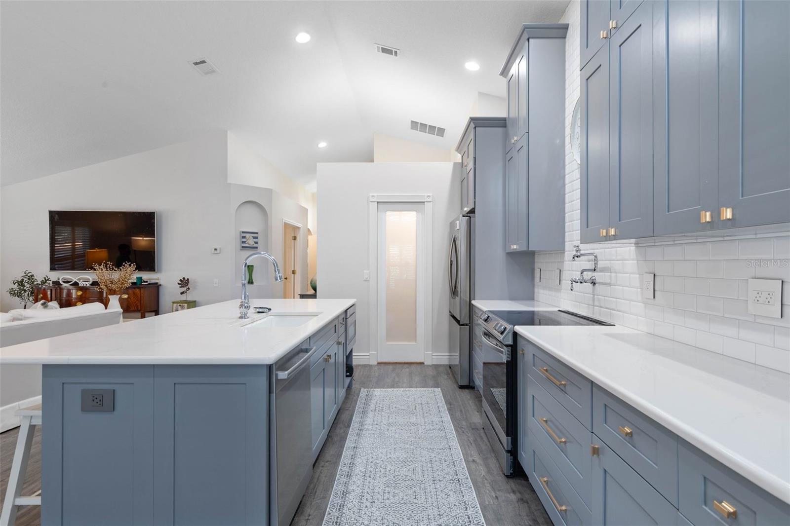 Image 11 of 81 For 2 Gleneagles Place