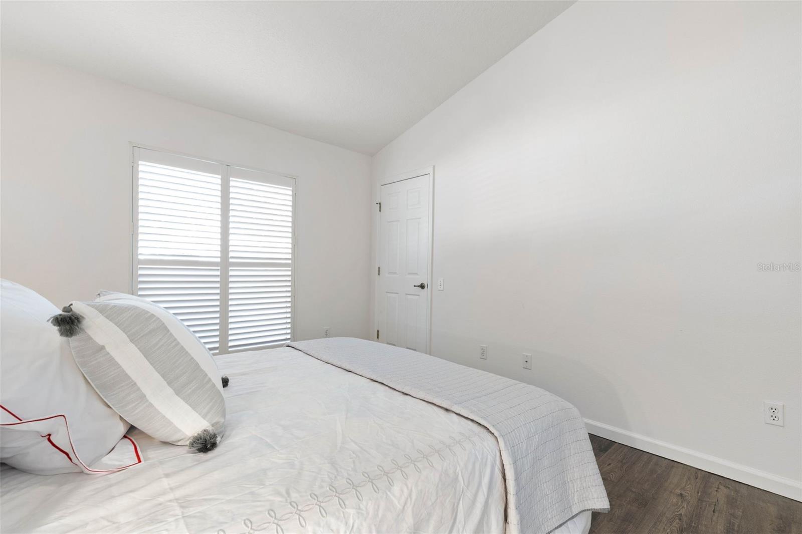 Image 32 of 81 For 2 Gleneagles Place