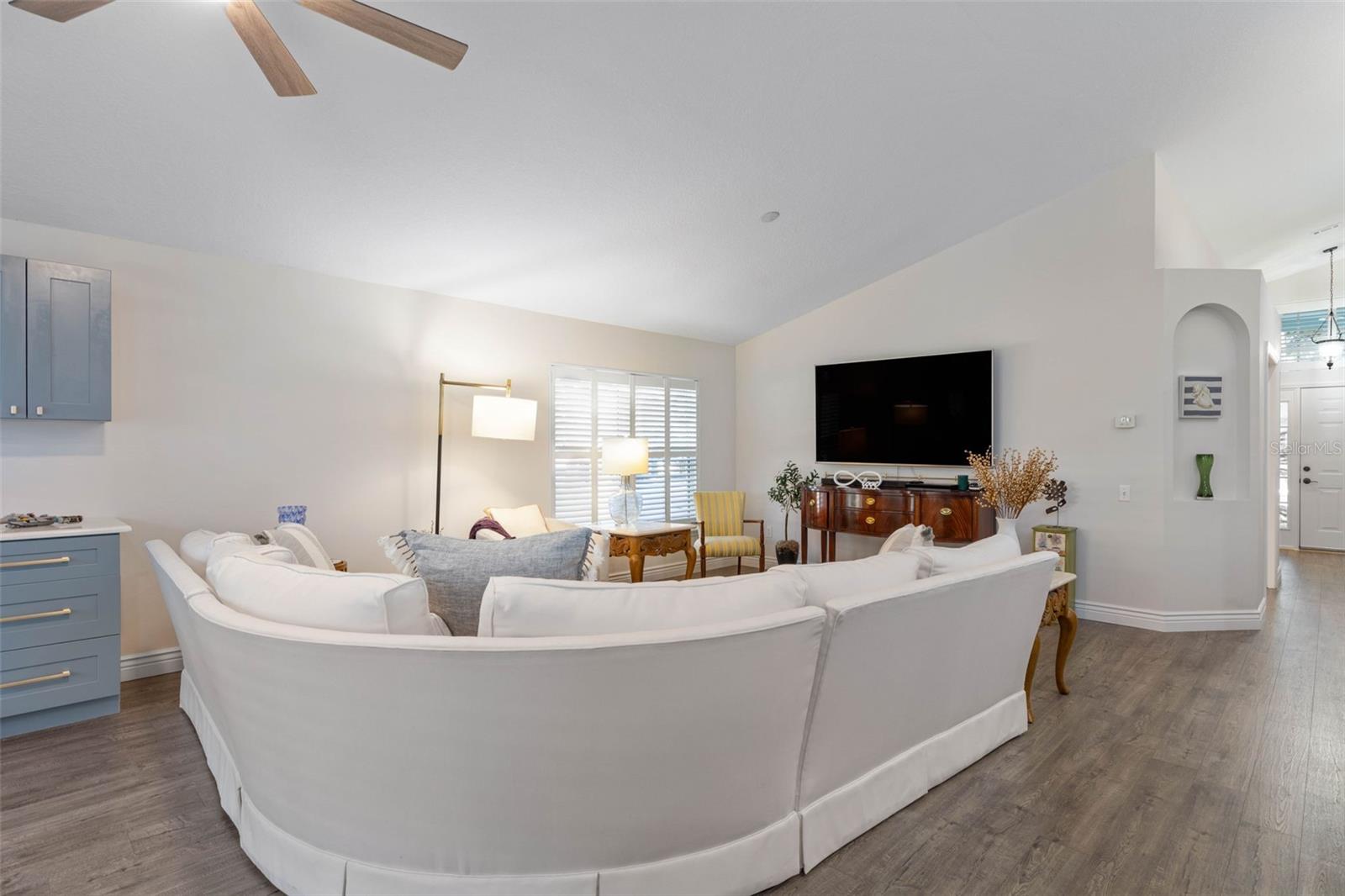 Image 6 of 81 For 2 Gleneagles Place