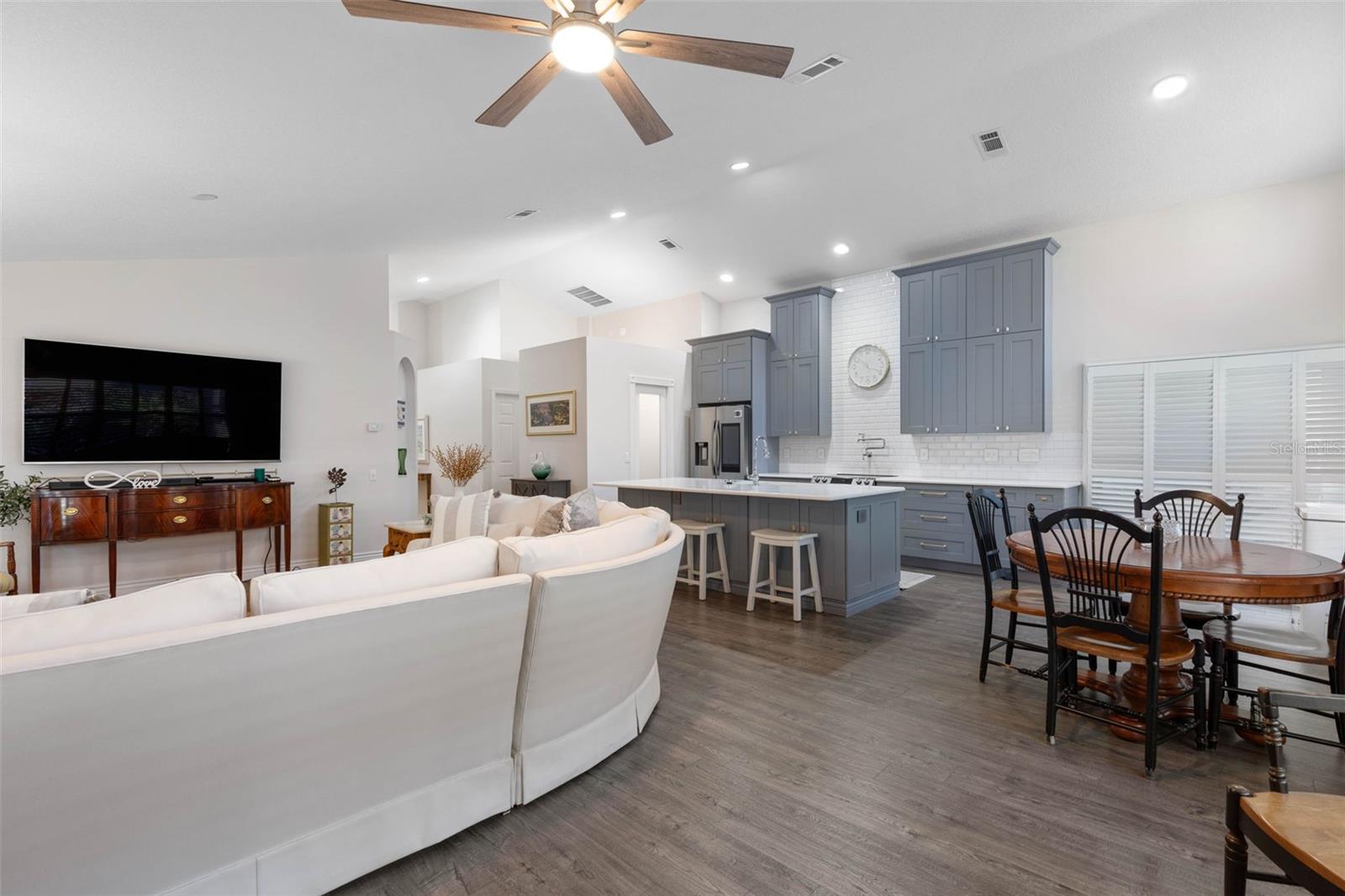 Image 8 of 81 For 2 Gleneagles Place