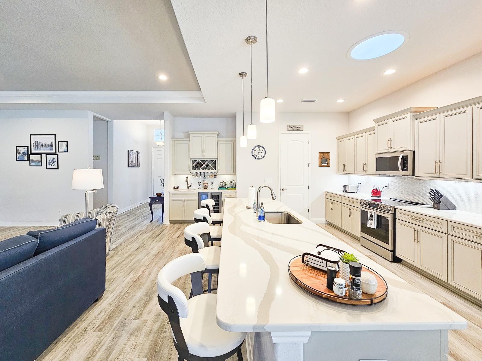 Image 12 of 54 For 8 Lakewalk Drive